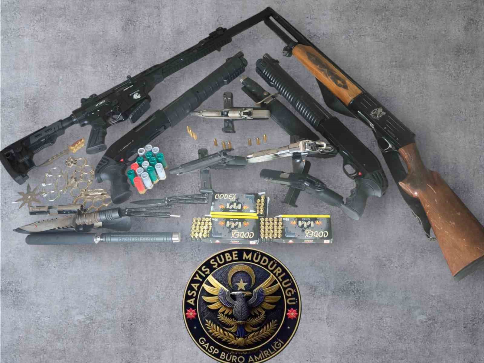 Sosyal medyada silah teşhir edenlere operasyon: 14 g&ouml;zaltı
