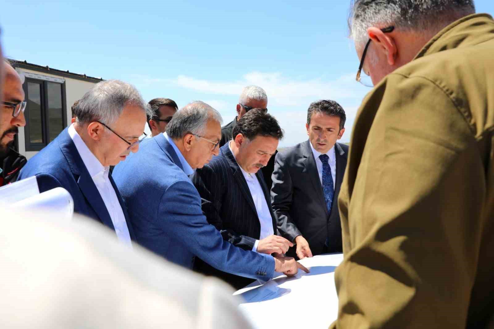 Vali &Ccedil;i&ccedil;ek: "İncesu OSB İltisak Hattı ekonomimize can suyu olacak"
