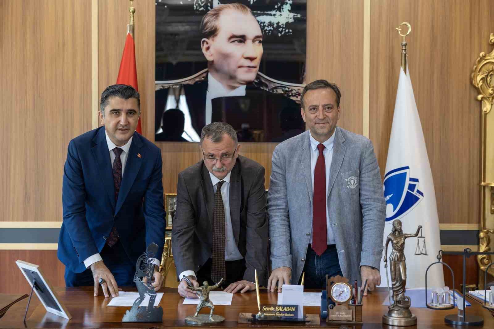 Yunusemre’den Aigai kazı çalışmalarına destek