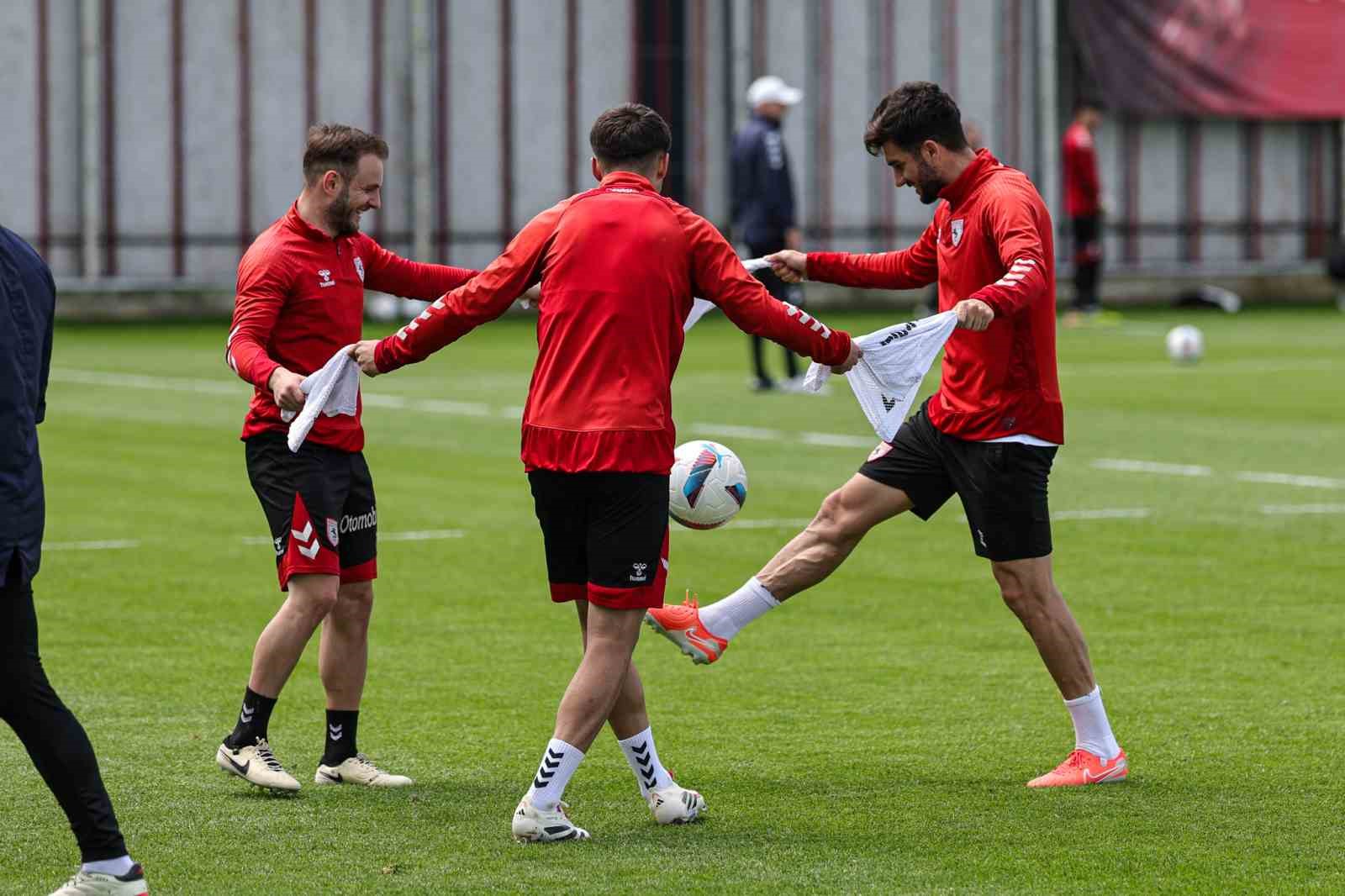 Samsunspor, Sivasspor ma&ccedil;ı hazırlıklarını s&uuml;rd&uuml;rd&uuml;
