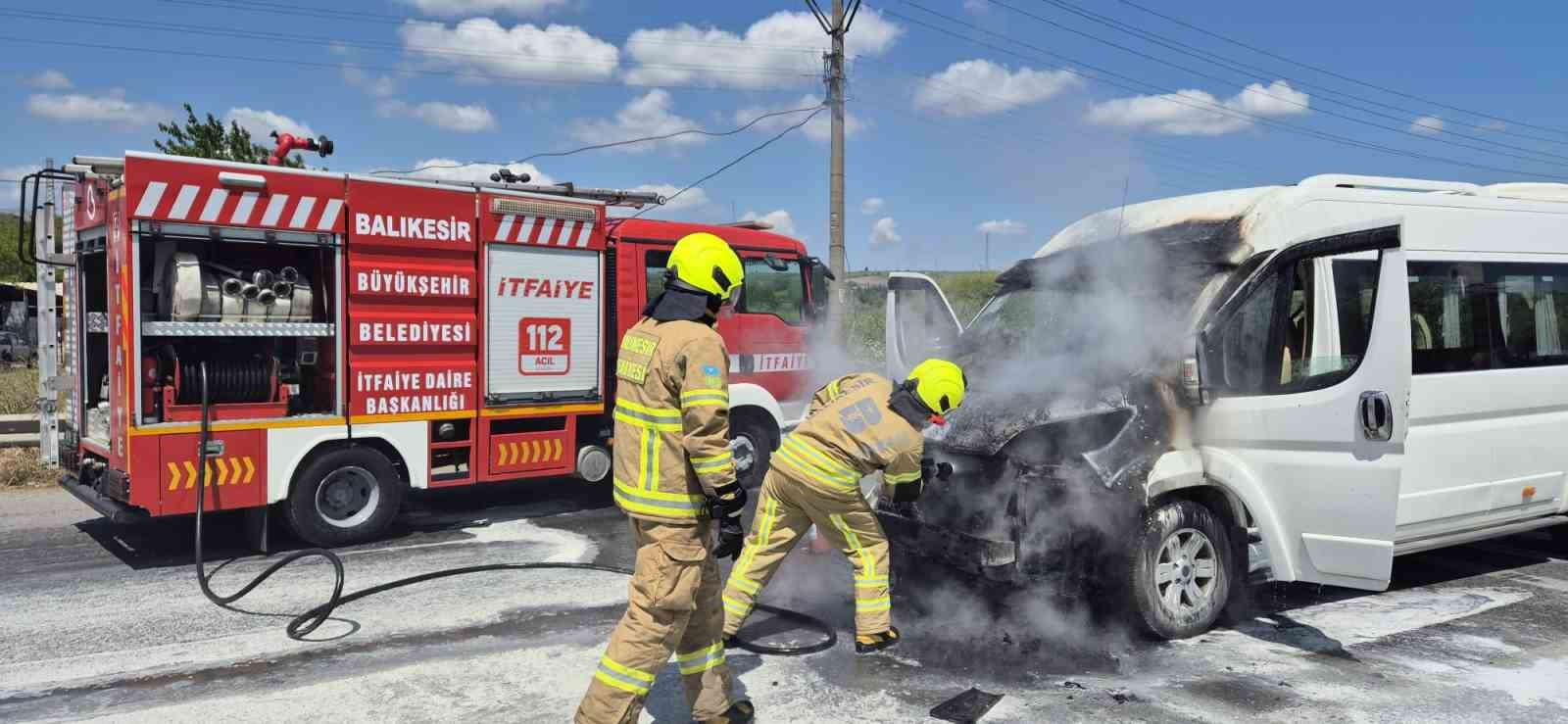 Susurluk’ta araç yangını paniğe neden oldu