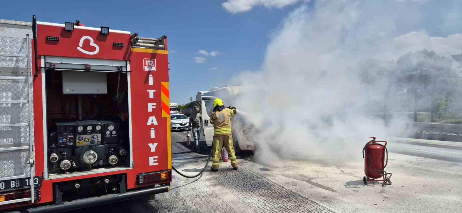 Susurluk&rsquo;ta ara&ccedil; yangını paniğe neden oldu
