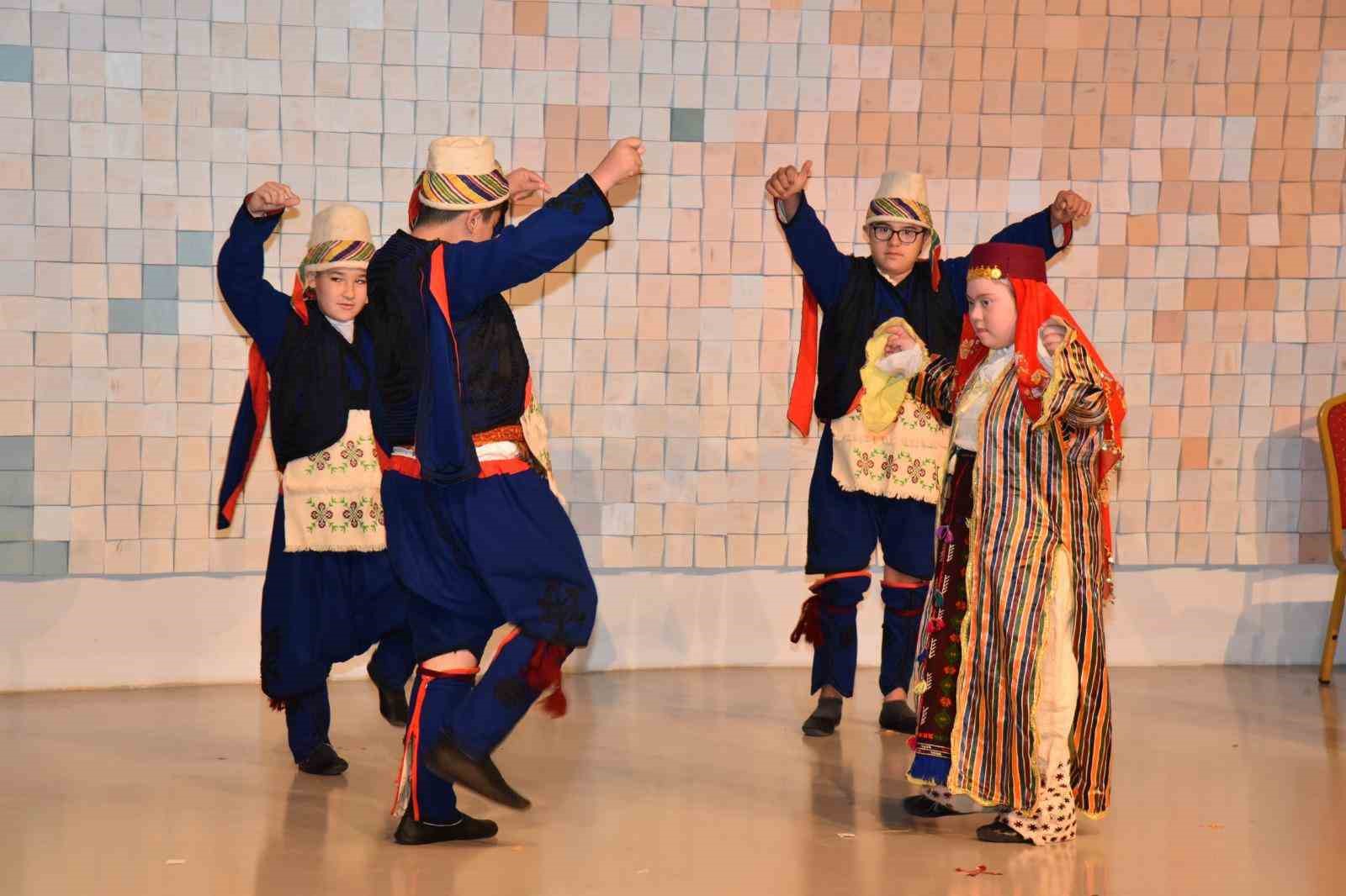 Engelliler haftasında anlamlı resim sergisi