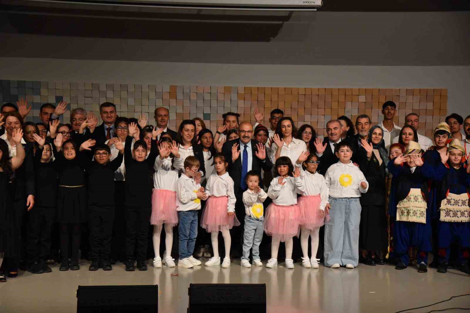 Engelliler haftasında anlamlı resim sergisi
