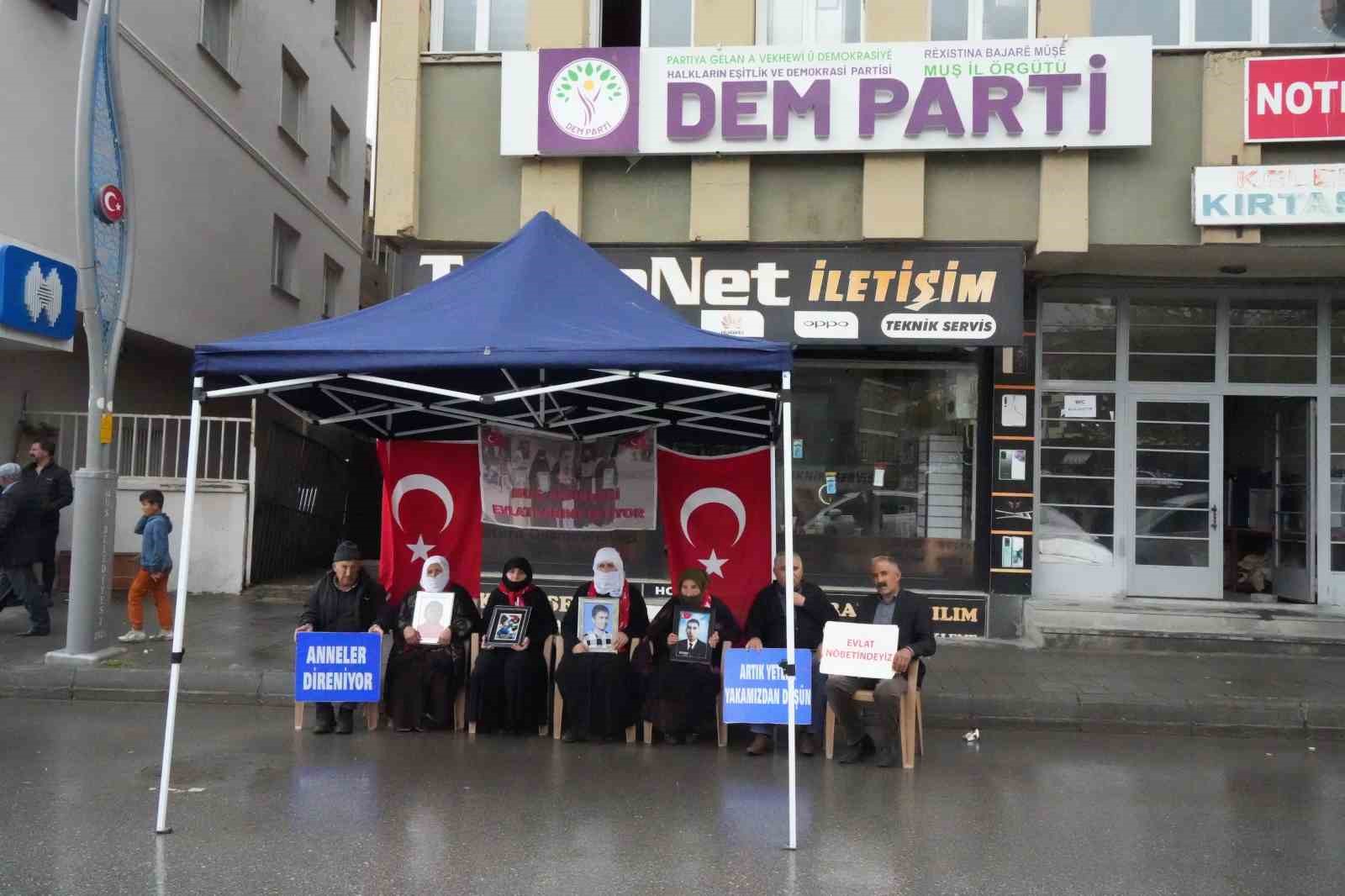 Evlat nöbetinde gözyaşları yerini umuda bıraktı