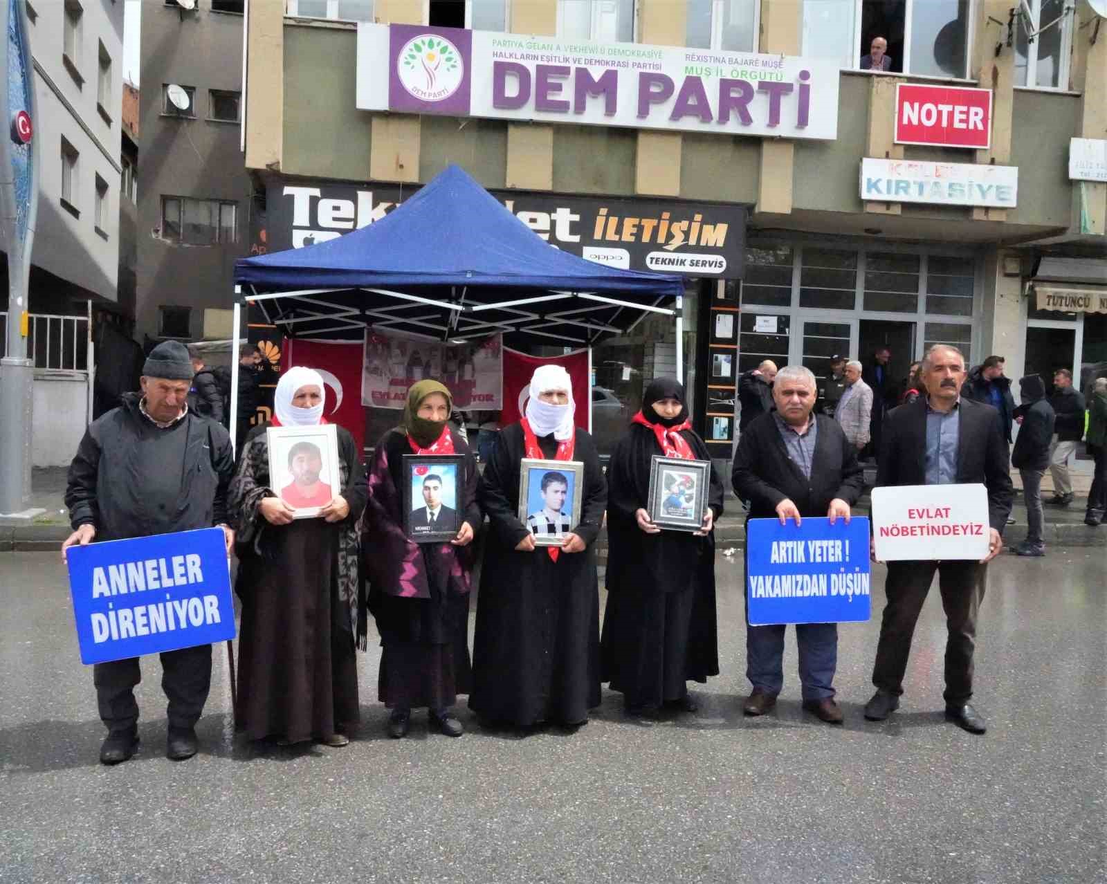 Evlat n&ouml;betinde g&ouml;zyaşları yerini umuda bıraktı
