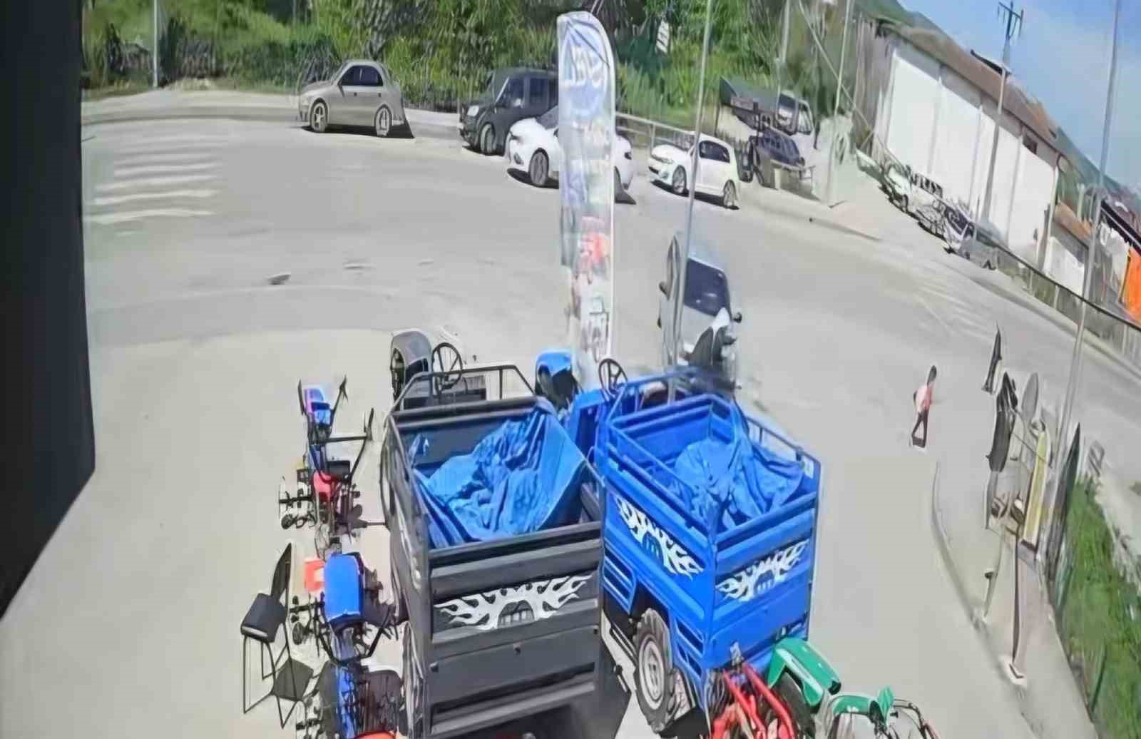 Feci kaza anı kamerada
