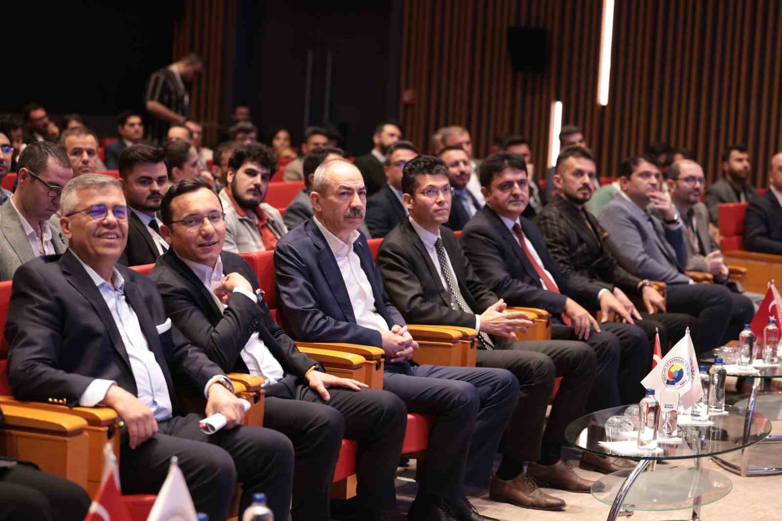 Başkan G&uuml;lsoy: "Dijital değişim ve d&ouml;n&uuml;ş&uuml;m&uuml;n etkilemediği hi&ccedil;bir nokta kalmadı"
