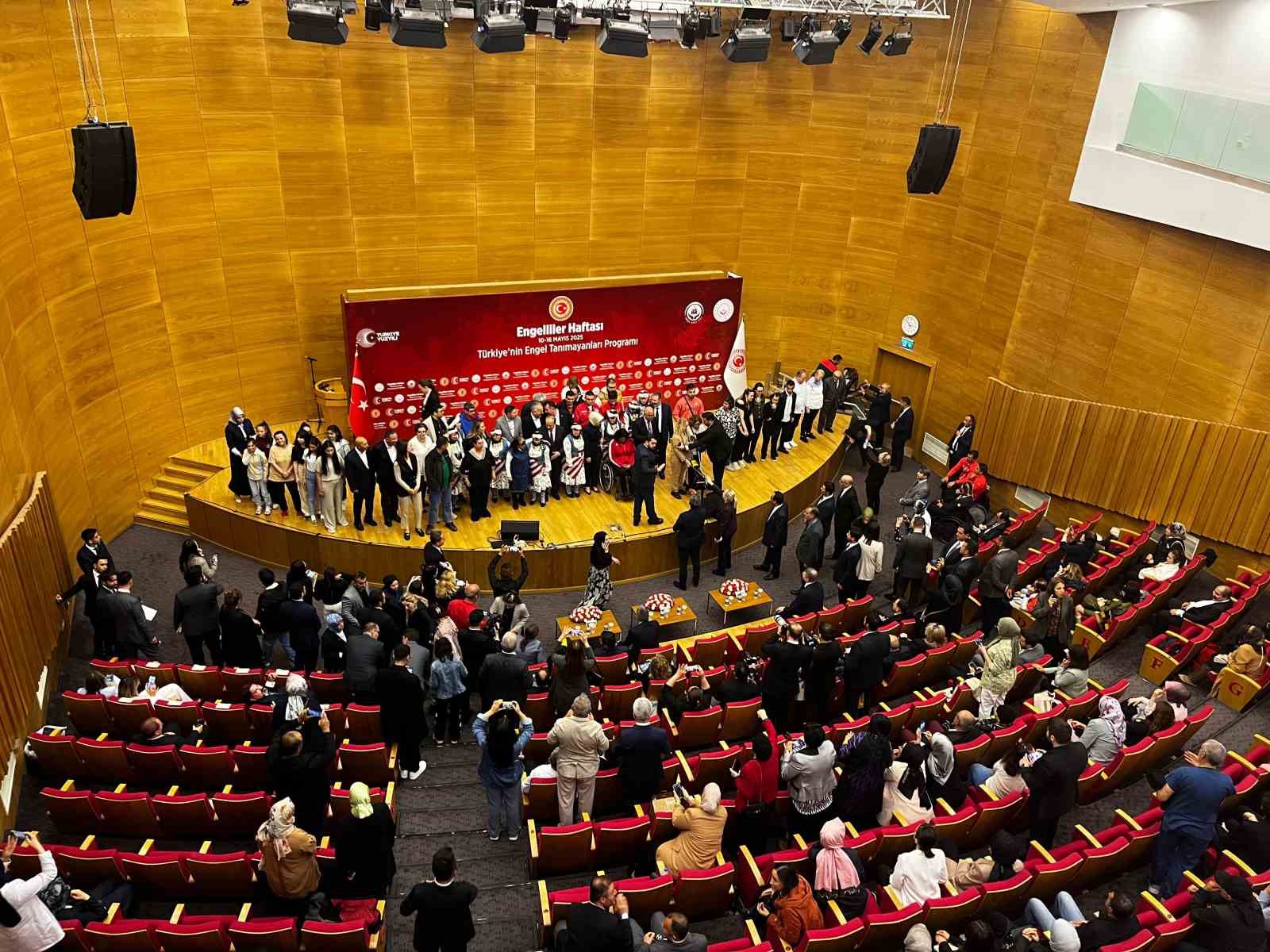 Bakan Göktaş: "5 bin 777 olan engelli kamu çalışanı sayısını 73 bin 800’e çıkardık"