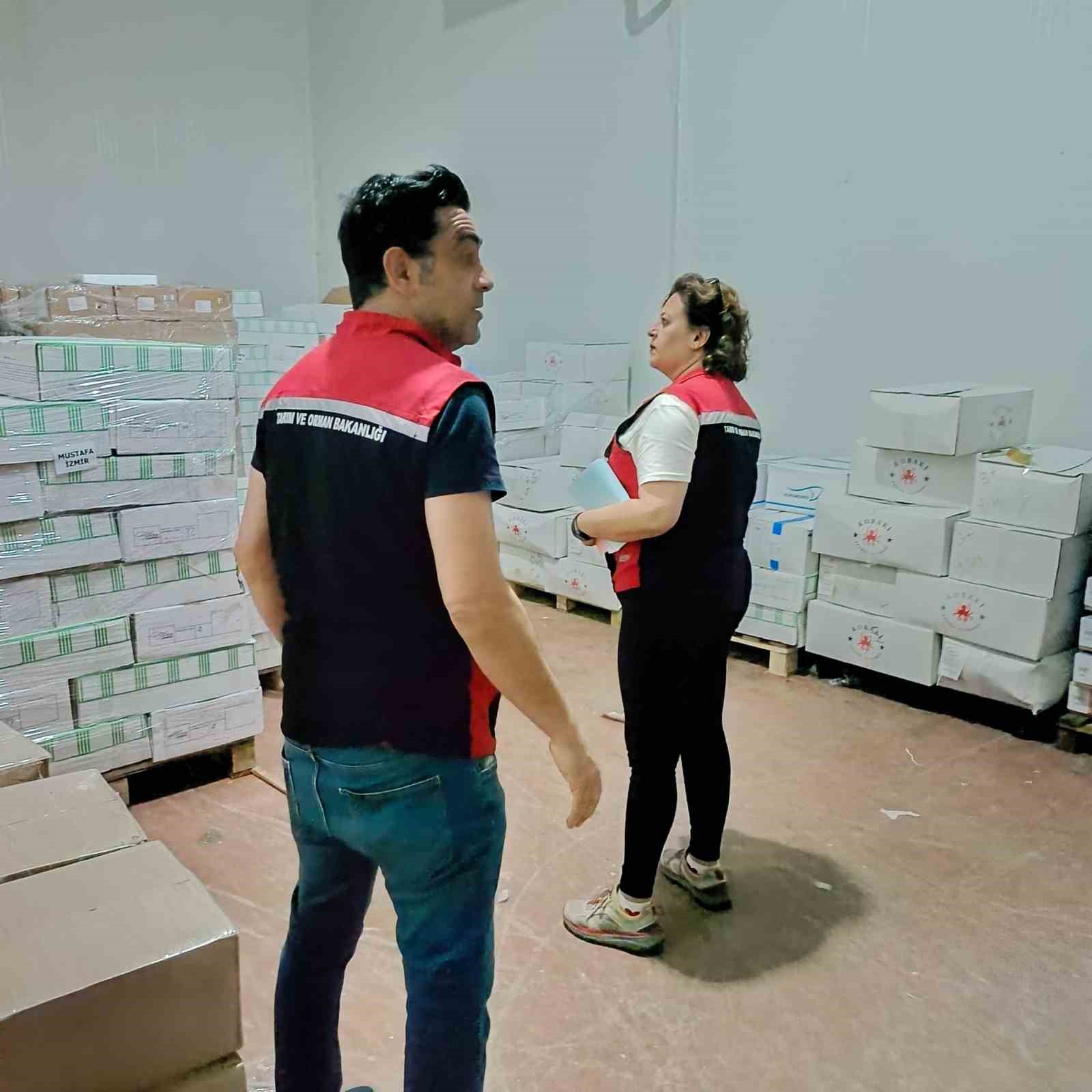 İzmir&rsquo;de su &uuml;r&uuml;nleri denetimlerinde ceza yağdı
