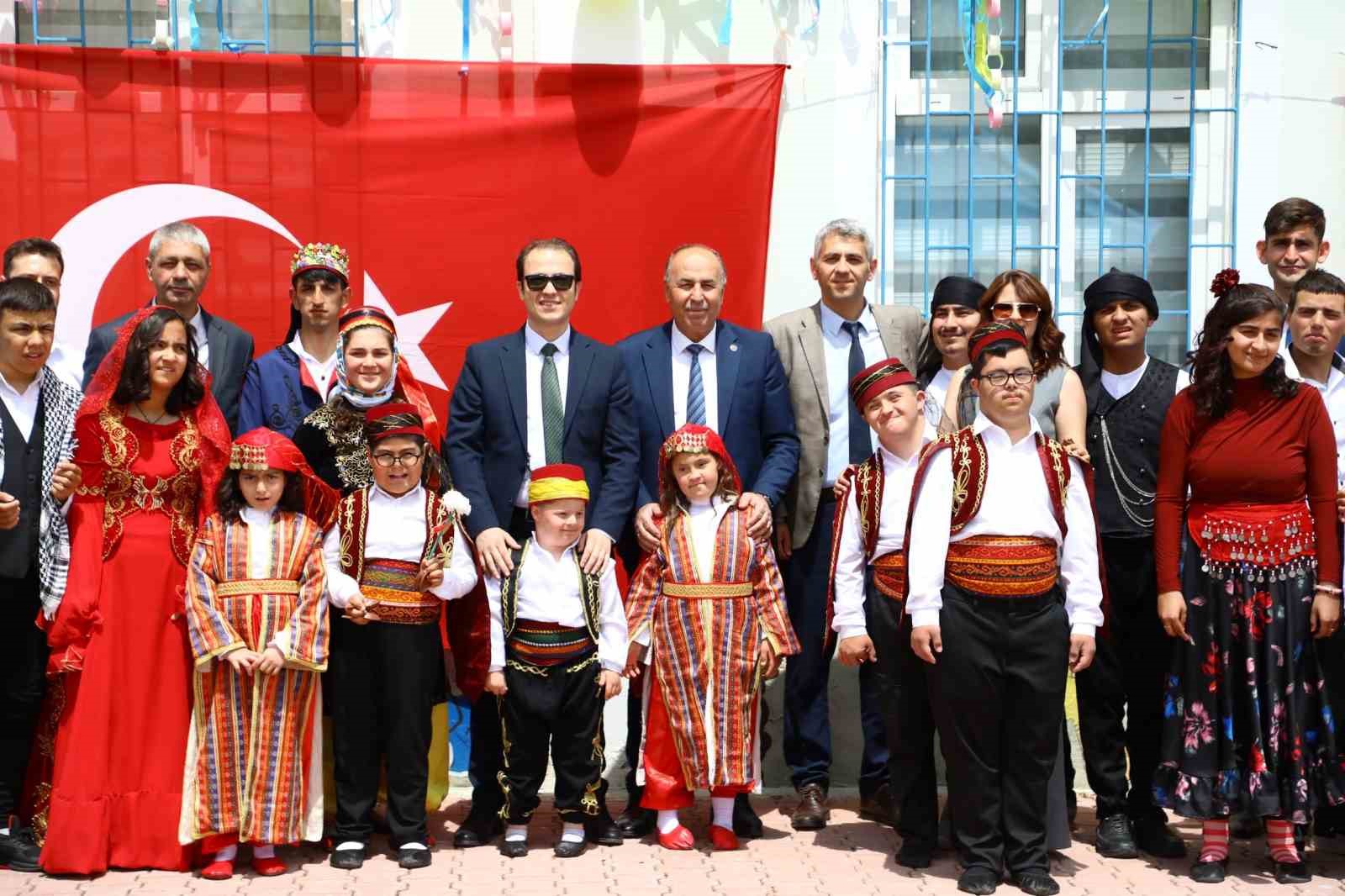 &Ccedil;orum&rsquo;da &ouml;zel &ouml;ğrencilerden duygusal g&ouml;steri
