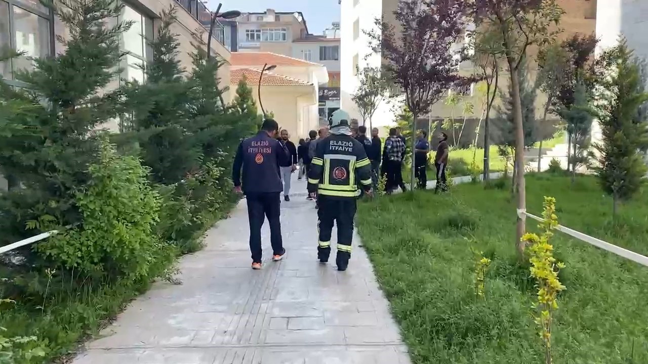 Elazığ&rsquo;da d&uuml;d&uuml;kl&uuml; tencere yangını, ekipleri harekete ge&ccedil;irdi
