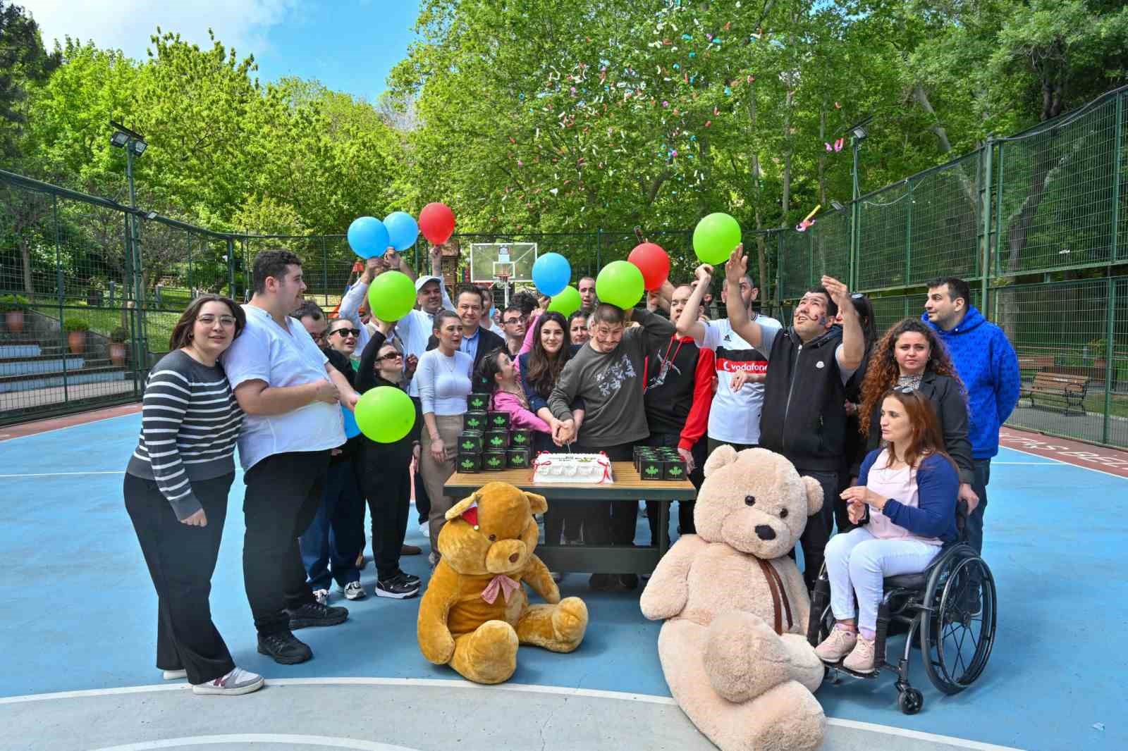 Esenyurt’ta Belediyesi, engelli bireylerin topluma kazandırılması amacıyla Menekşe Engelsiz Kafe’yi hayata geçirdi