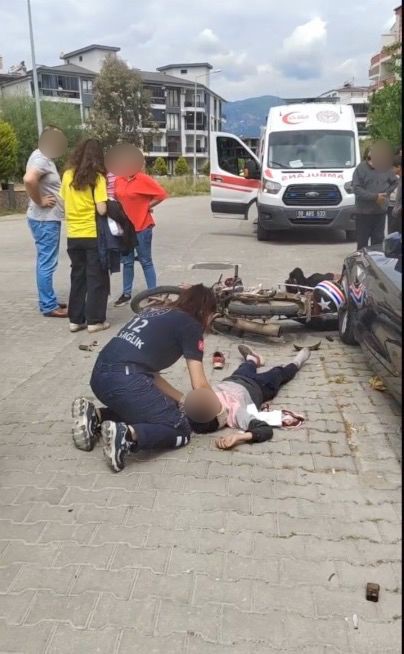 Edremit’te motosiklet ve otomobil çarpıştı: 3 çocuk yaralandı