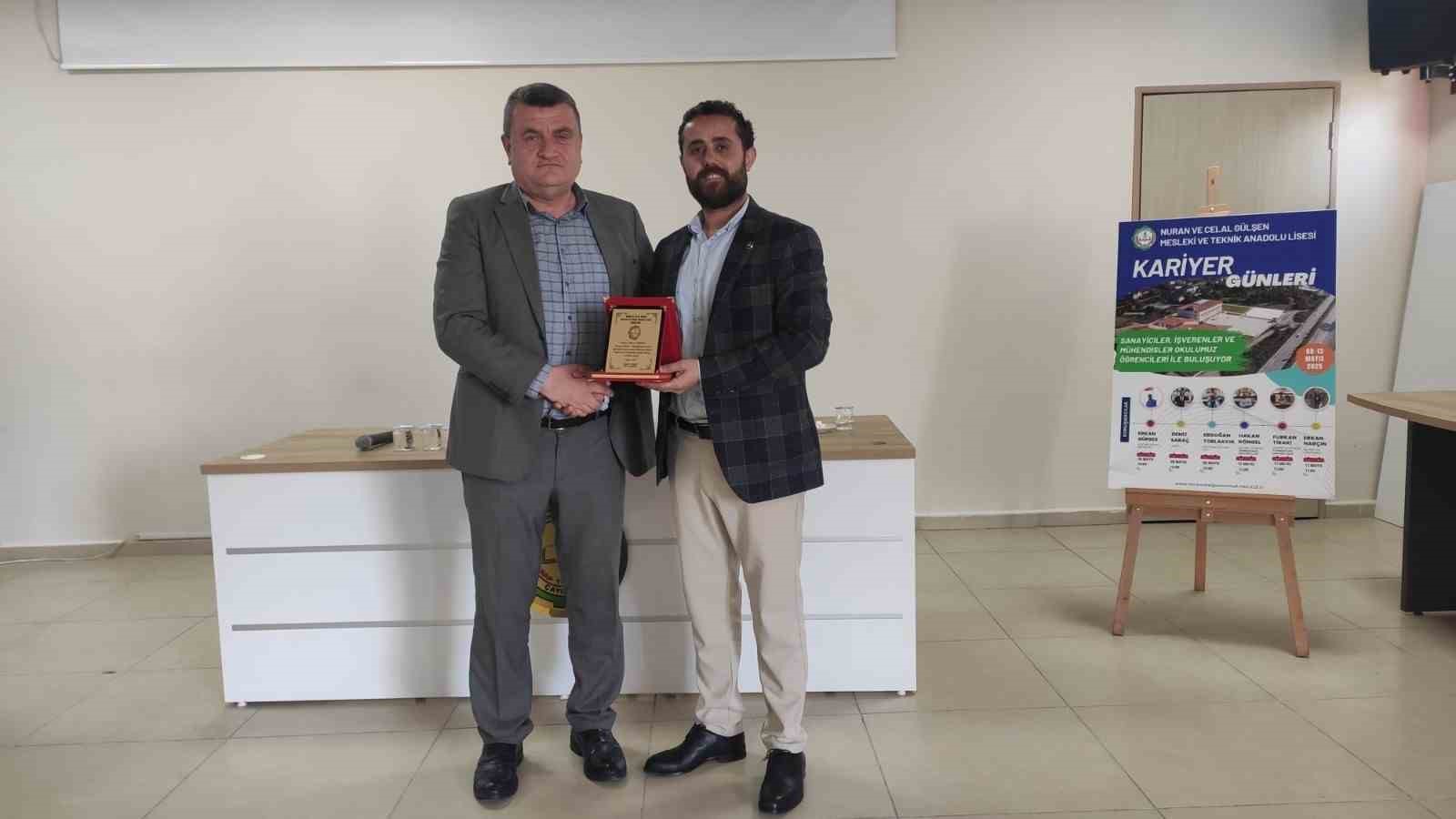 M&uuml;hendis ve teknikerler kariyerlerini &ouml;ğrencilerle paylaştı
