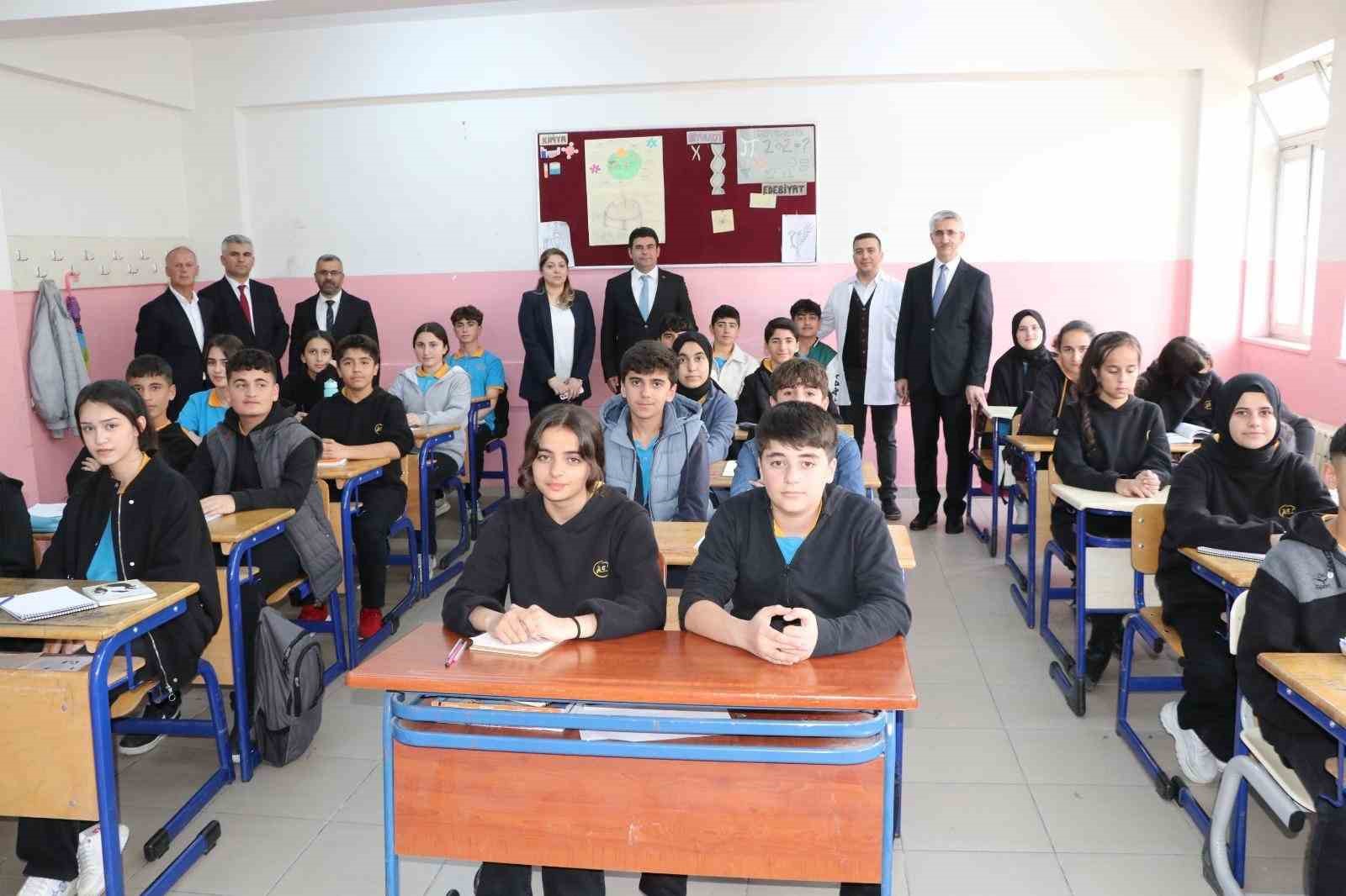 Milli Eğitim Bakan Yardımcısı Yılmaz Hakkari&rsquo;de
