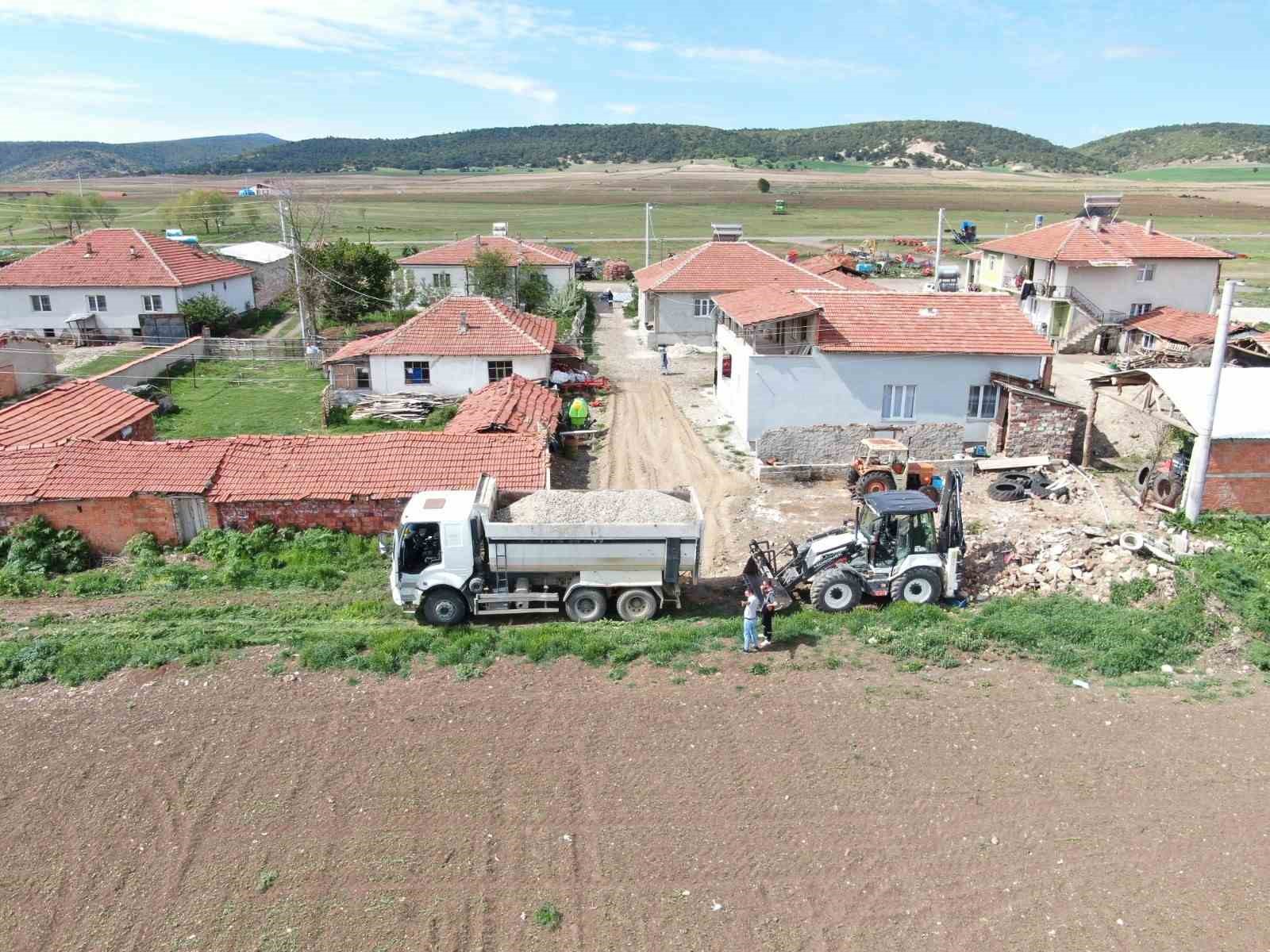 İn&ouml;n&uuml; Belediyesi yol &ccedil;alışmalarına devam ediyor
