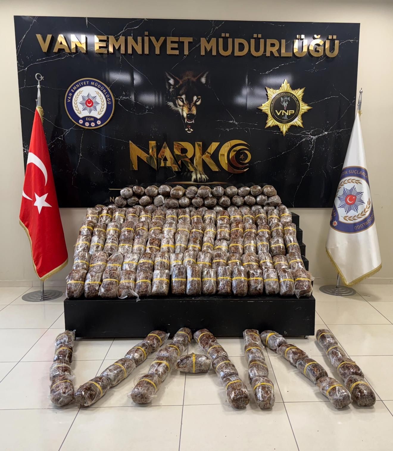Van&rsquo;da 84 kilo 460 gram esrar ele ge&ccedil;irildi
