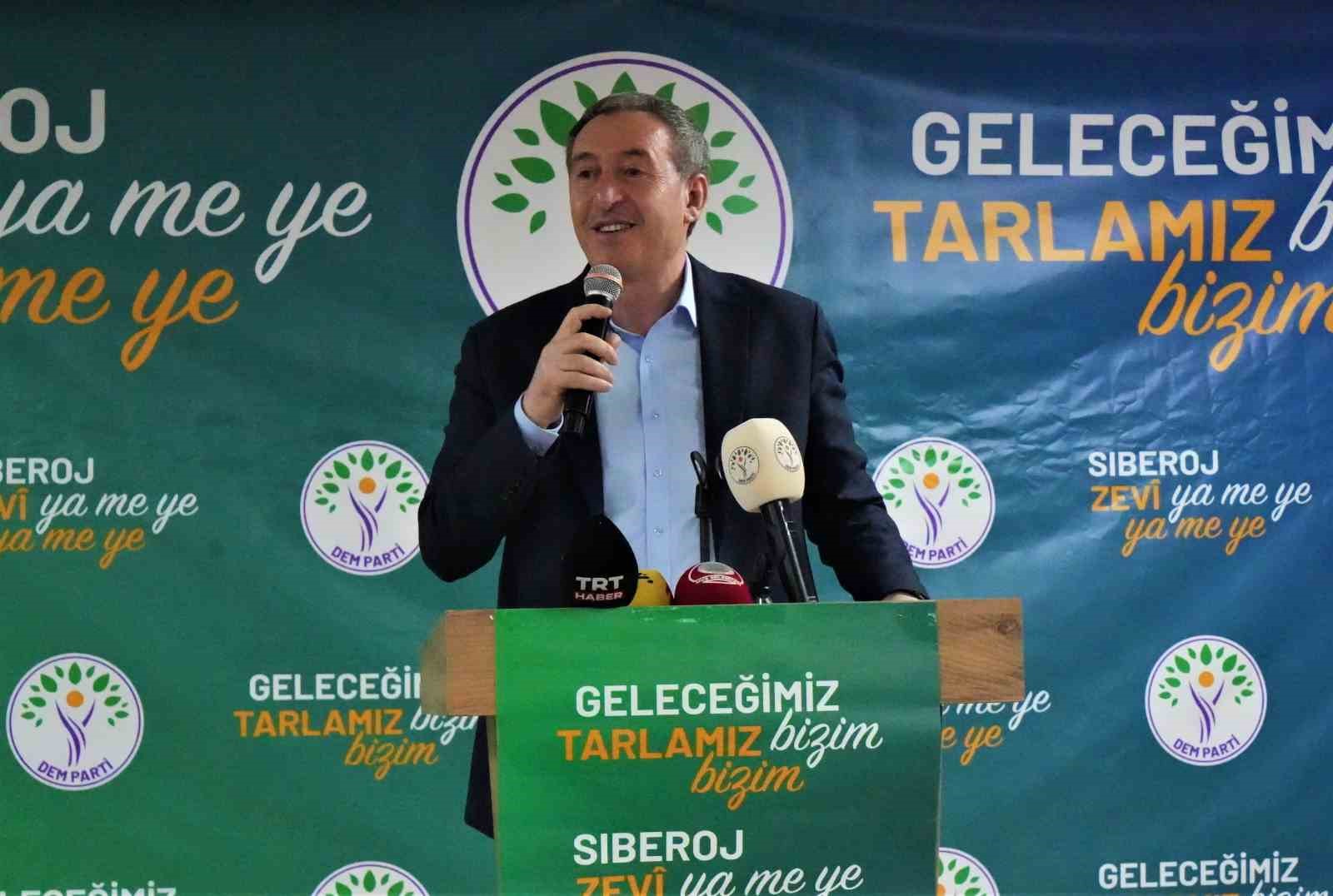 DEM Parti Eş Genel Başkanı Bakırhan: "T&uuml;rkiye &ouml;n&uuml;m&uuml;zdeki g&uuml;nlerde barışın kapısını aralayacak"
