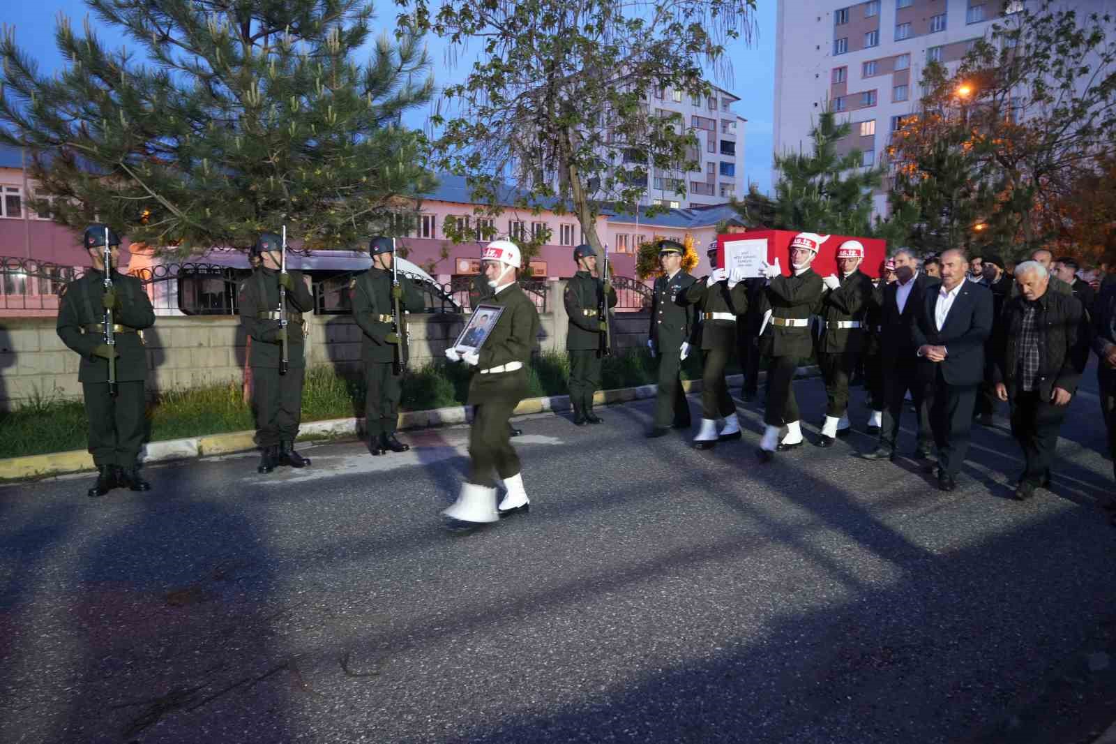Pençe-Kilit Harekatı bölgesinde şehit olan Uzman Çavuş Mesut Karadağ’ın naaşı Muş’a getirildi