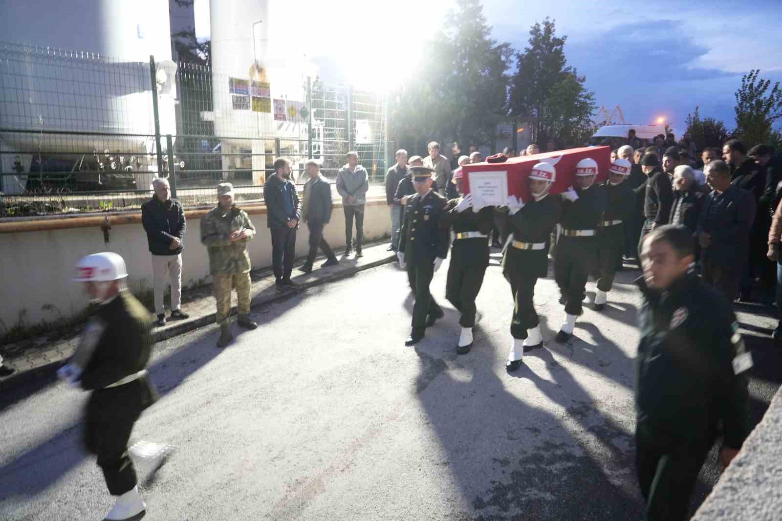 Pen&ccedil;e-Kilit Harekatı b&ouml;lgesinde şehit olan Uzman &Ccedil;avuş Mesut Karadağ&rsquo;ın naaşı Muş&rsquo;a getirildi
