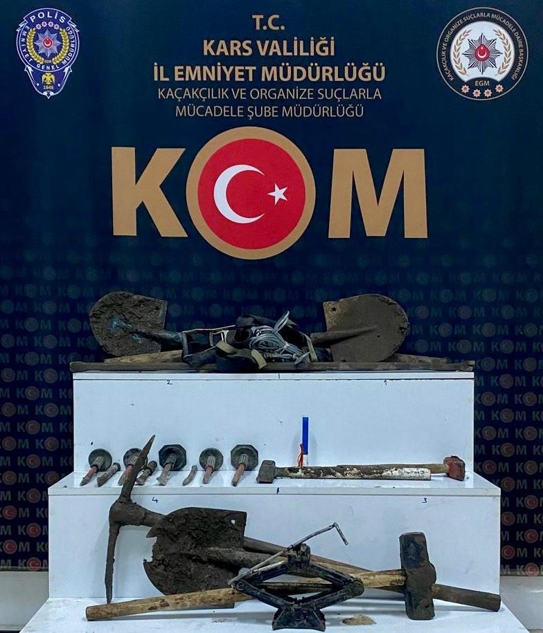 Kars&rsquo;ta define avcıları su&ccedil;&uuml;st&uuml; yakalandı
