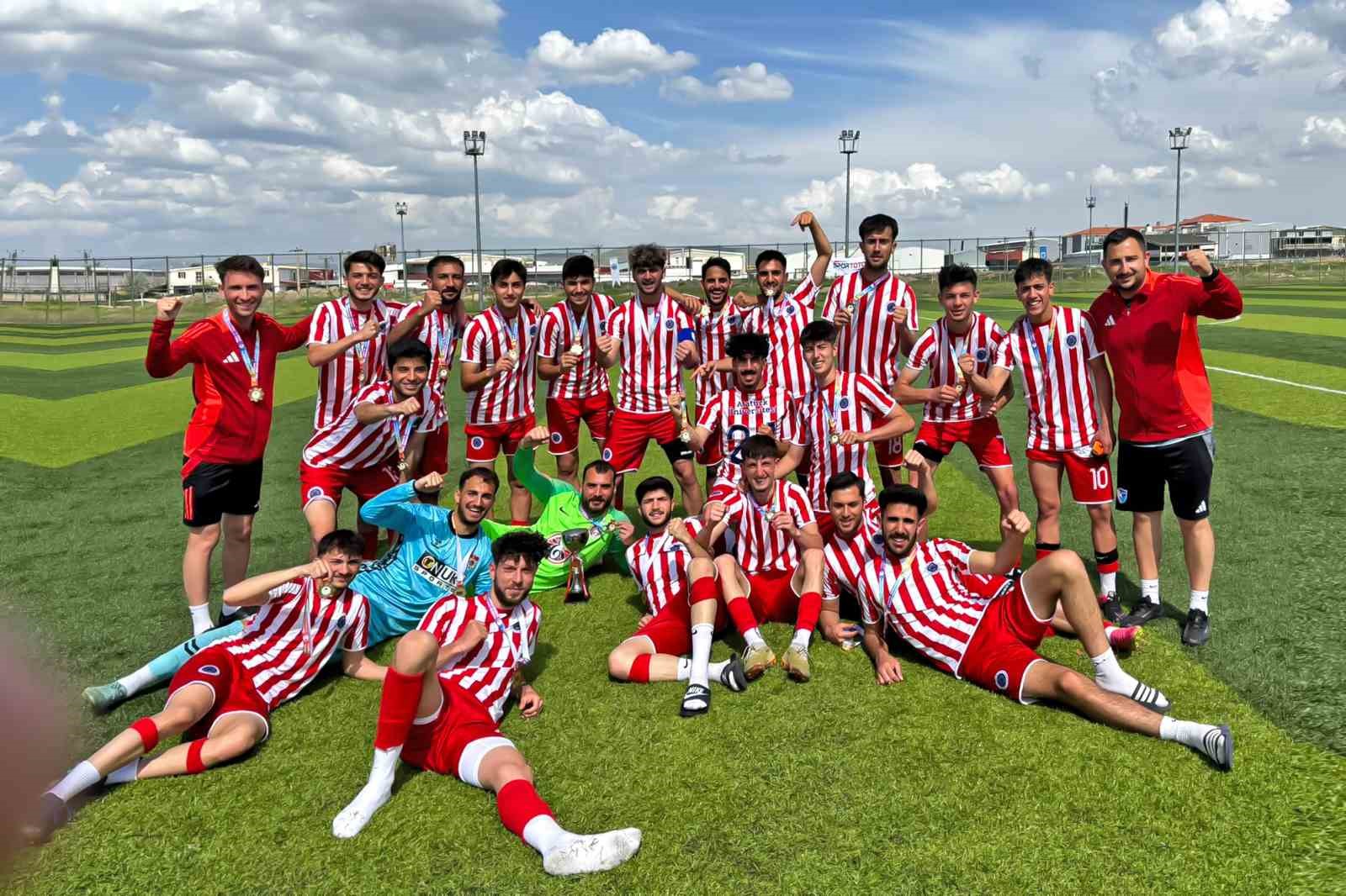 Atatürk Üniversitesi futbol takımı şampiyon olarak Süper Lig’e yükseldi