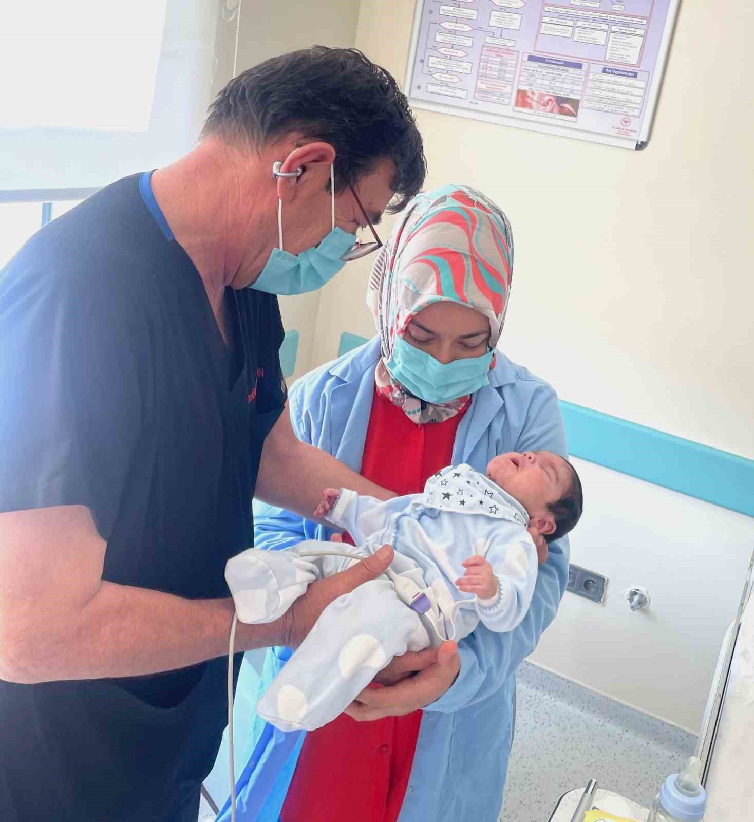 Vali Musa Işın&rsquo;dan tıp literat&uuml;r&uuml;ne giren başarıya tebrik ziyareti
