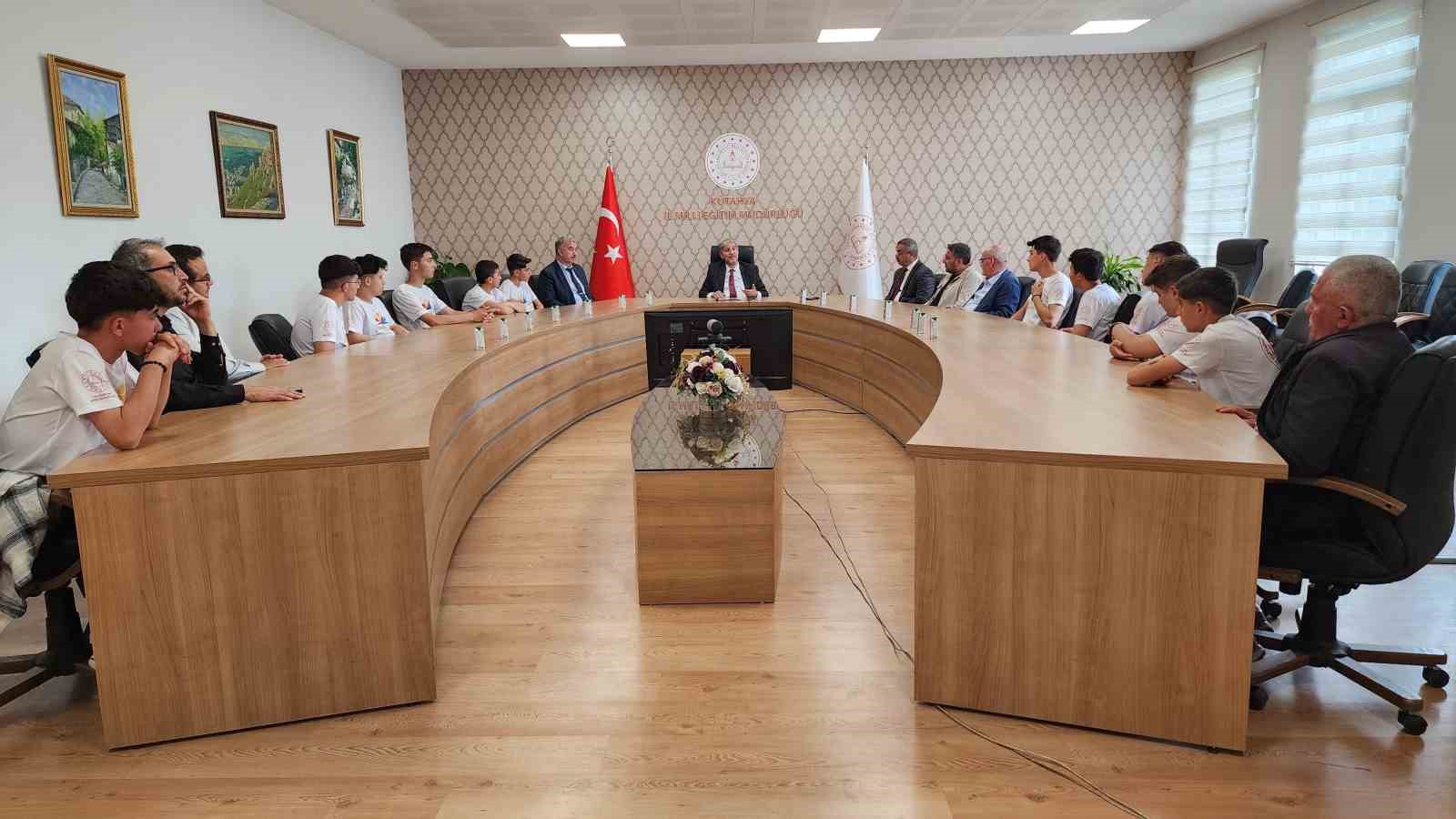 İl Milli Eğitim M&uuml;d&uuml;r&uuml; Yılmaz, Yozgat Anadolu İmam Hatip Lisesi &ouml;ğrencilerini kabul etti
