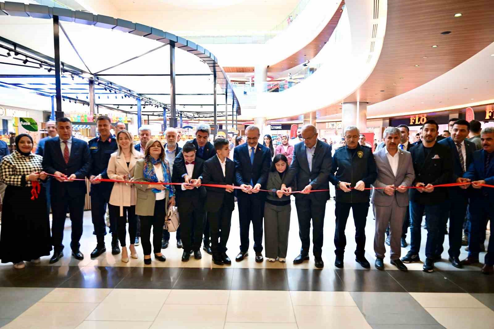 Engelliler Haftası’na özel sergi MalatyaPark AVM’de açıldı