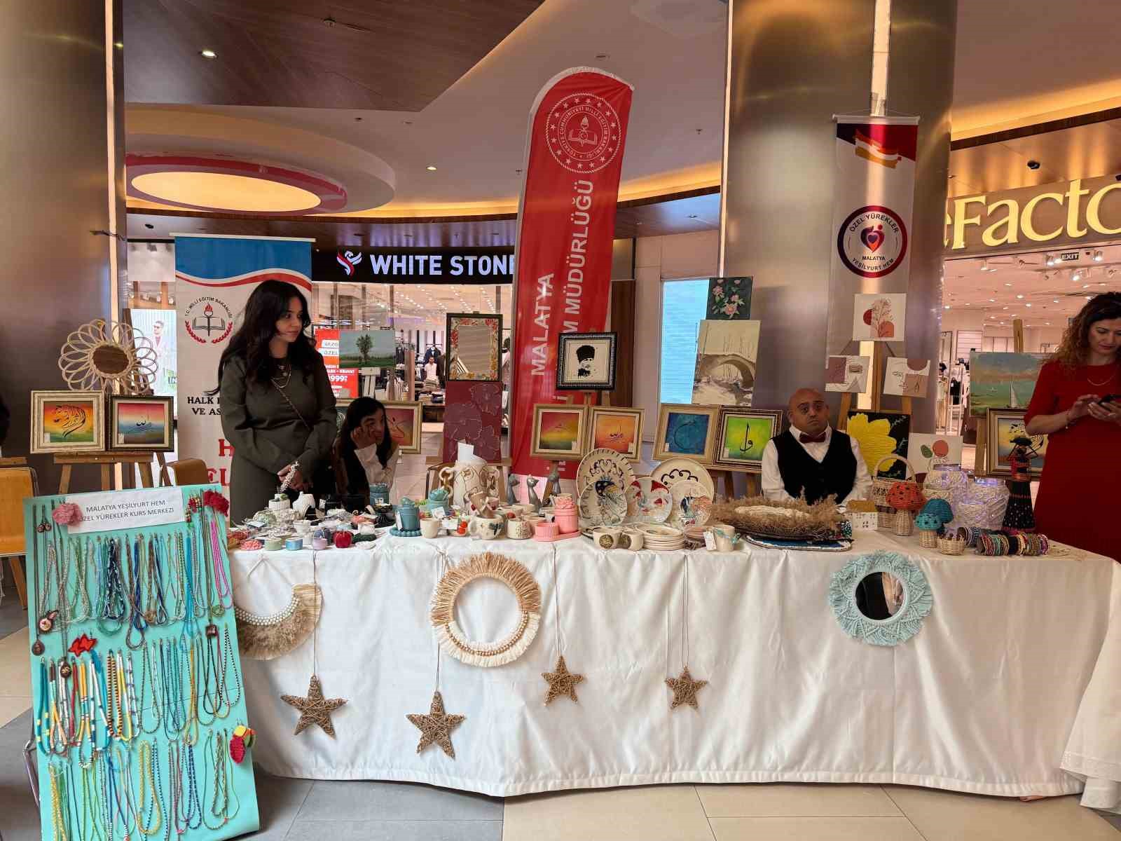 Engelliler Haftası&rsquo;na &ouml;zel sergi MalatyaPark AVM&rsquo;de a&ccedil;ıldı
