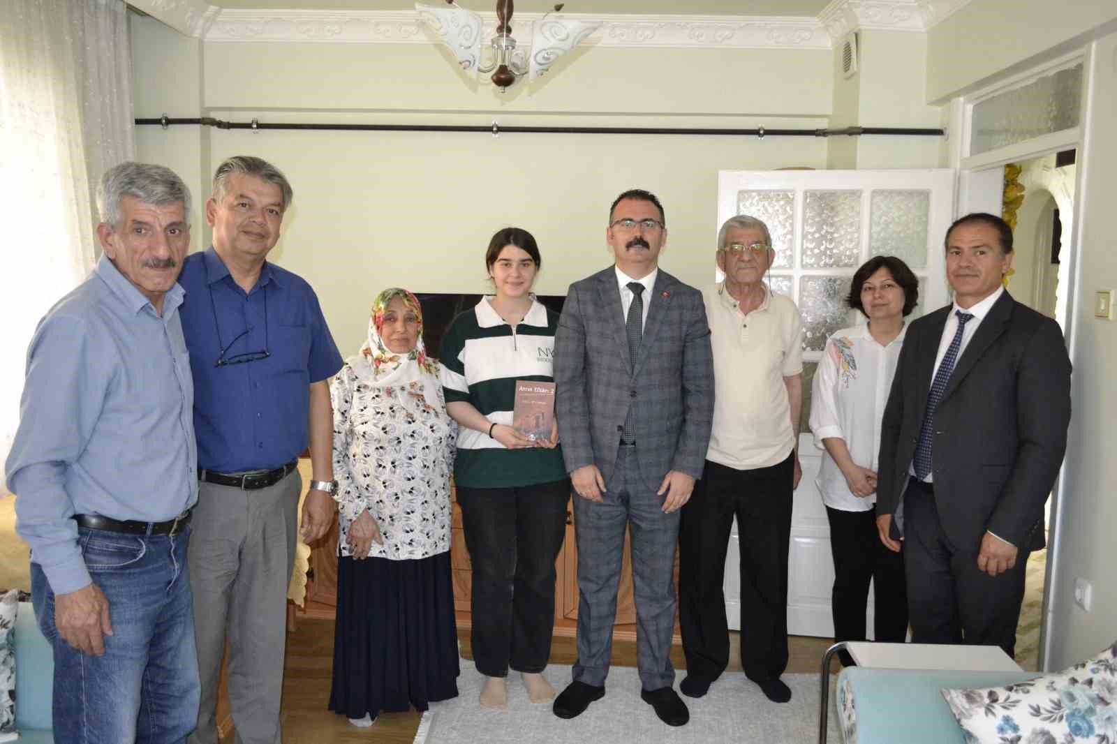 Kaymakam Ateş, &ouml;ğrencilerin misafiri oldu
