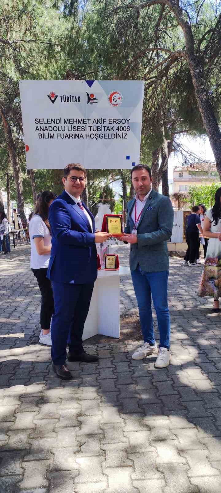 Selendi&rsquo;de 4006 T&Uuml;BİTAK Bilim Fuarı a&ccedil;ıldı
