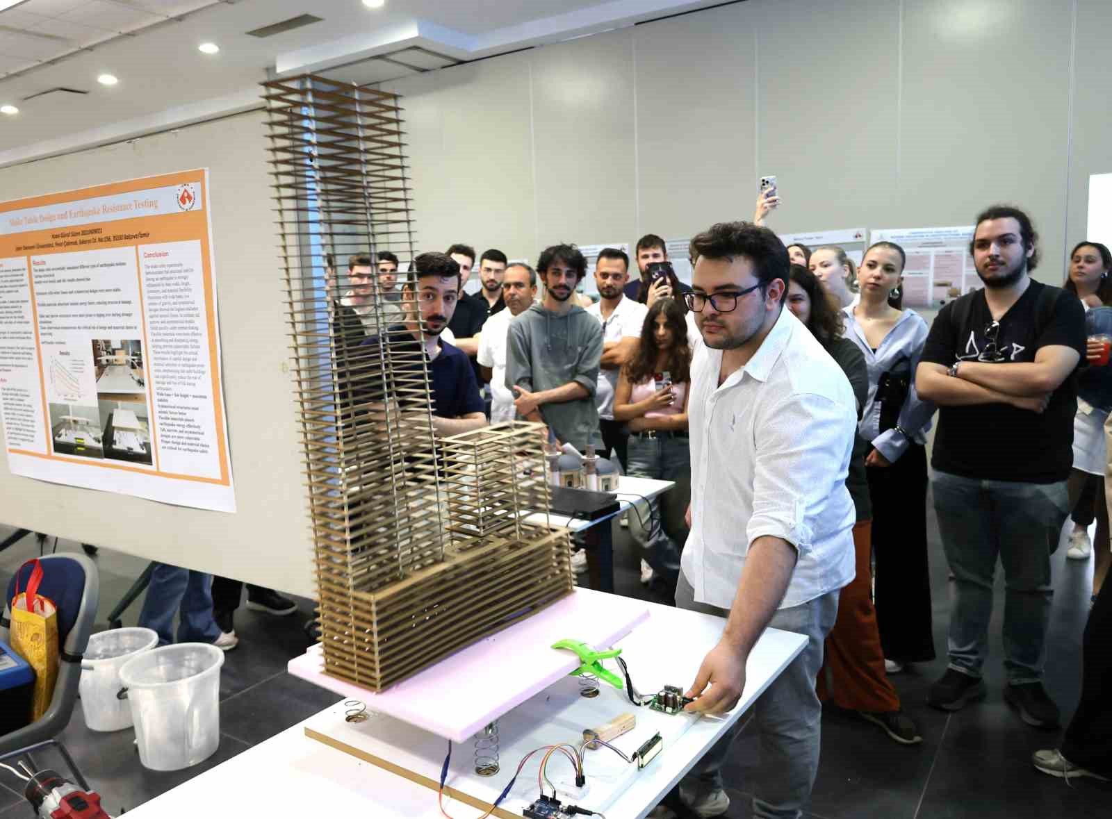 D&uuml;nyaca &uuml;nl&uuml; binalara &lsquo;deprem&rsquo; sim&uuml;lasyonu
