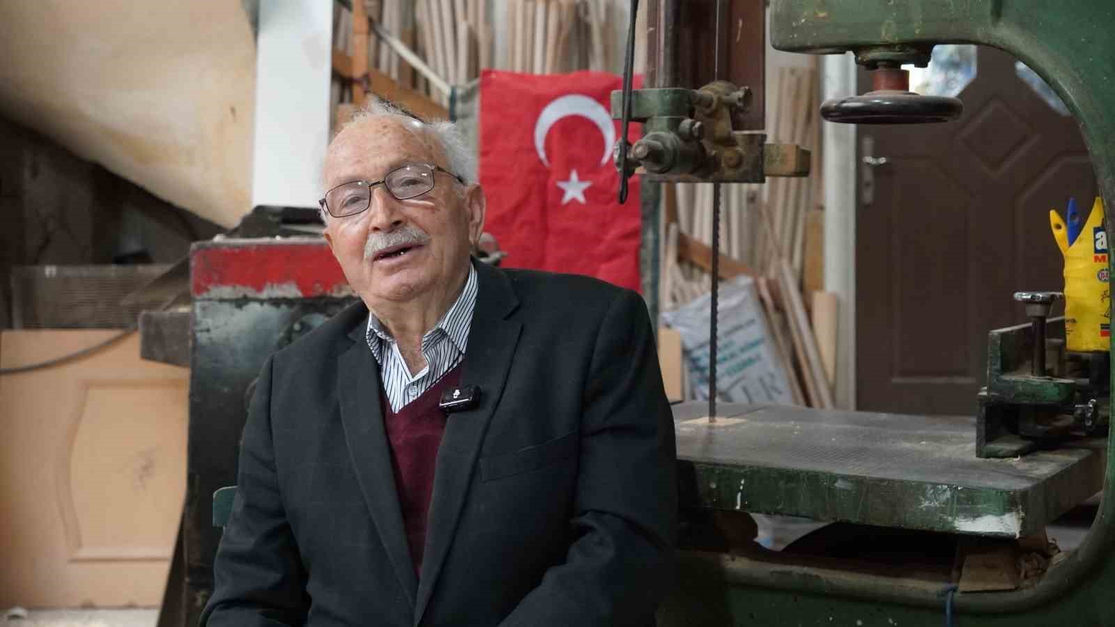 64 yıldır ahşap ile iç içe hayat sürüyor