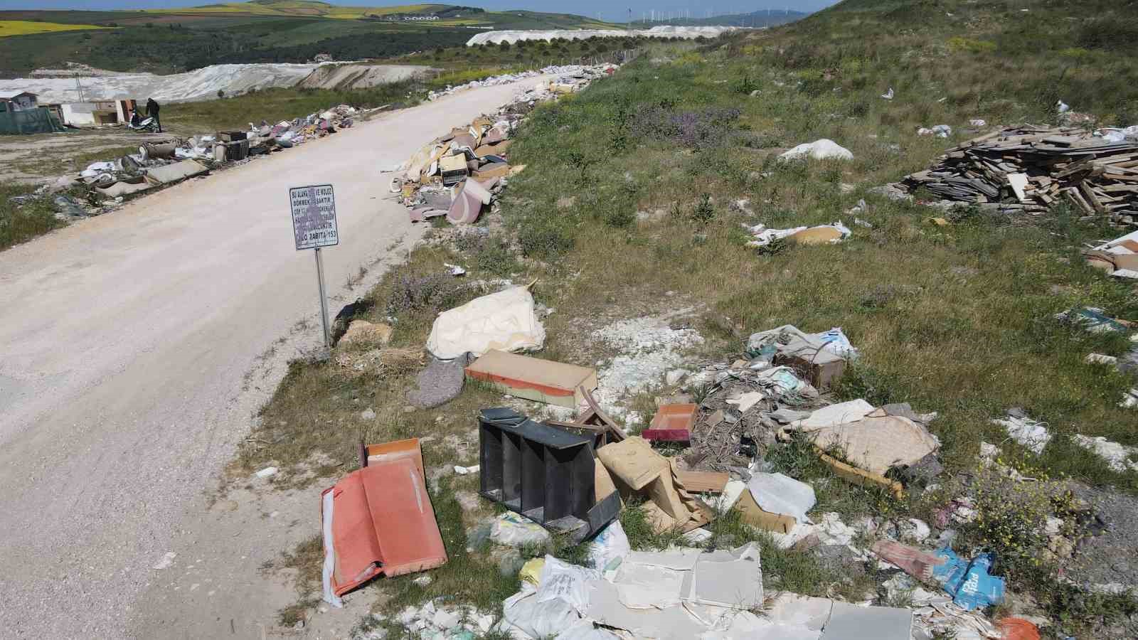 Bir yıl &ouml;nce temizlenen yer &ccedil;&ouml;pl&uuml;ğe d&ouml;nd&uuml;
