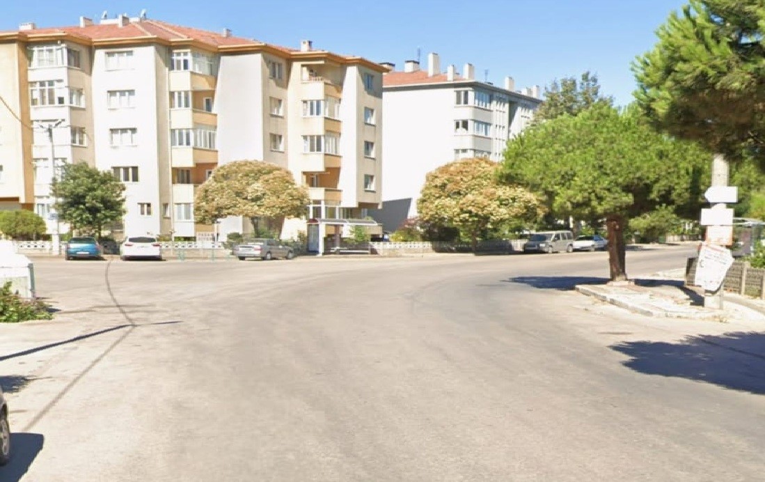 Bandırma&rsquo;da yaşlı &ccedil;ifte otomobil &ccedil;arptı, 83 yaşındaki adam hayatını kaybetti
