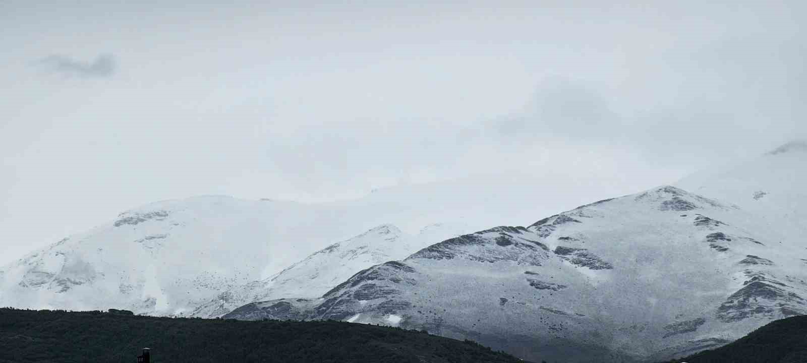 Tatvan’da mayıs ayında kar sürprizi: Nemrut ve yüksek kesimler beyaza büründü
