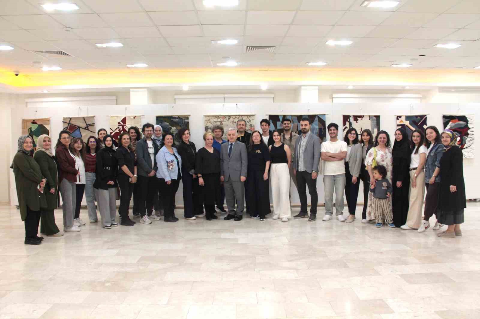 Sakarya &Uuml;niversitesi&rsquo;nde &lsquo;Bahara &Ouml;vg&uuml;&rsquo; dokuma sergisi
