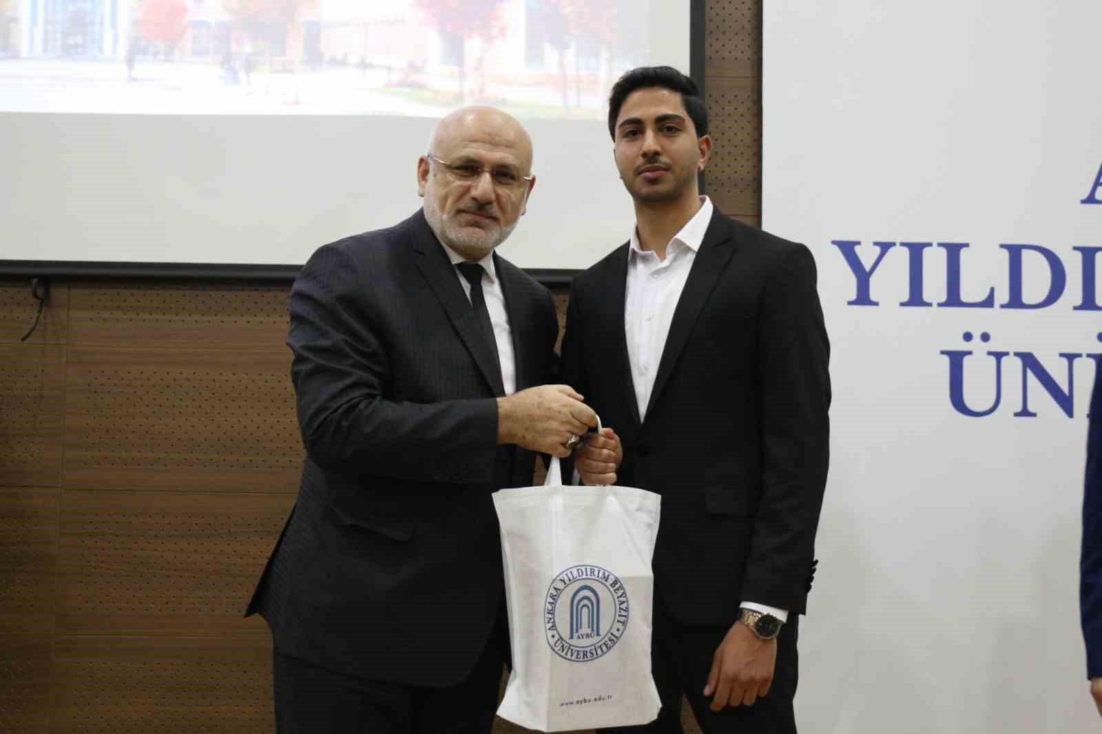 GİBT&Uuml; &ouml;ğrencisi Abdurrahman Deyri g&ouml;n&uuml;lleri fethetti
