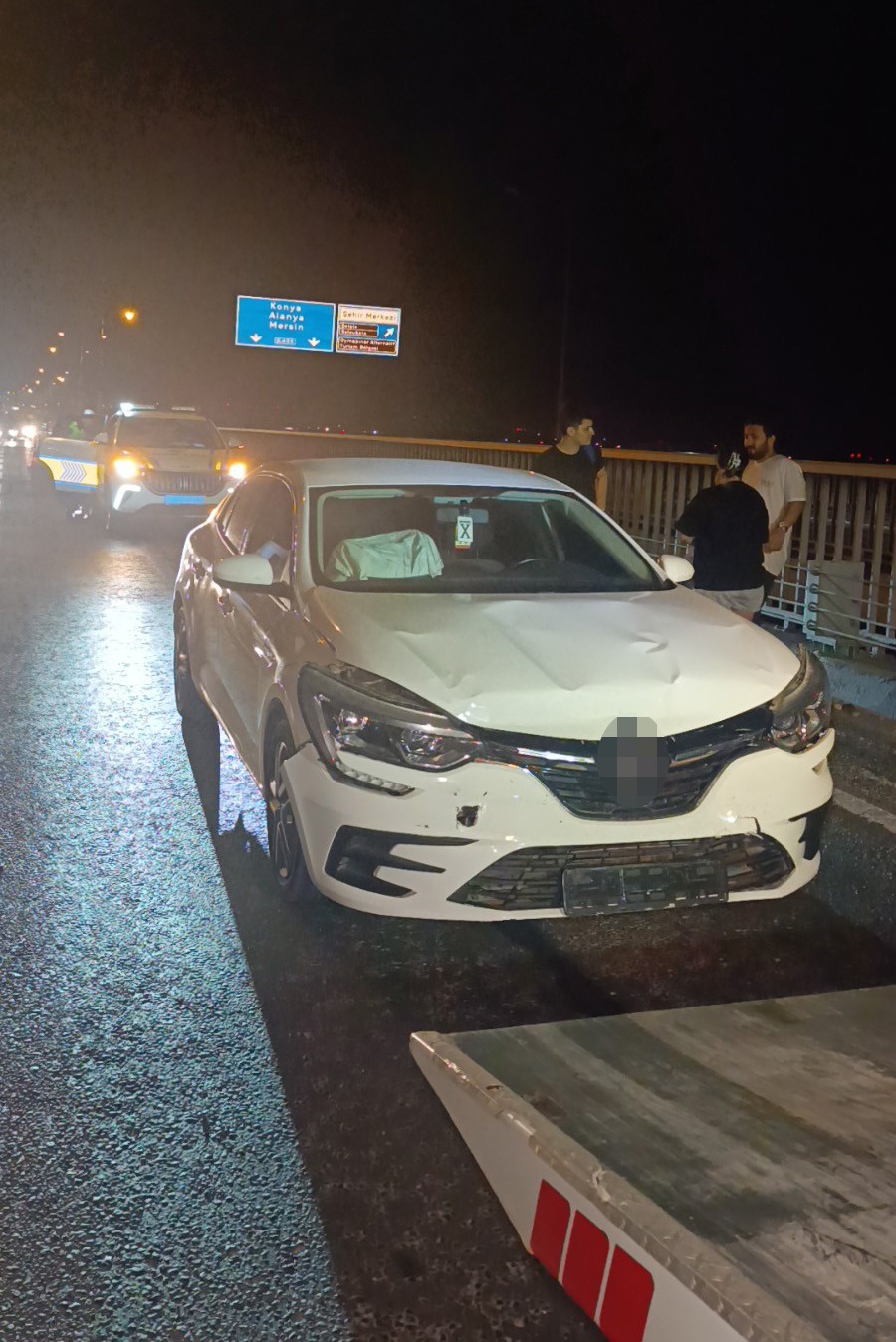 Manavgat&rsquo;ta otomobiller &ccedil;arpıştı: 1 yaralı
