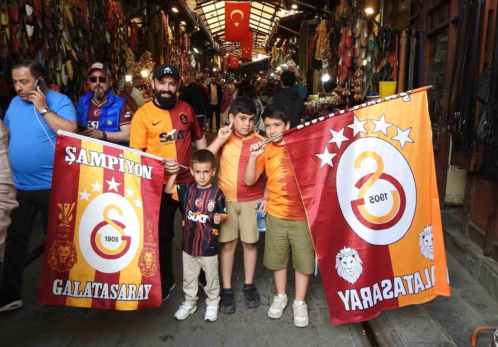Galatarasay ve Trabzonspor taraftarları Gaziantep&rsquo;e hayran kaldı
