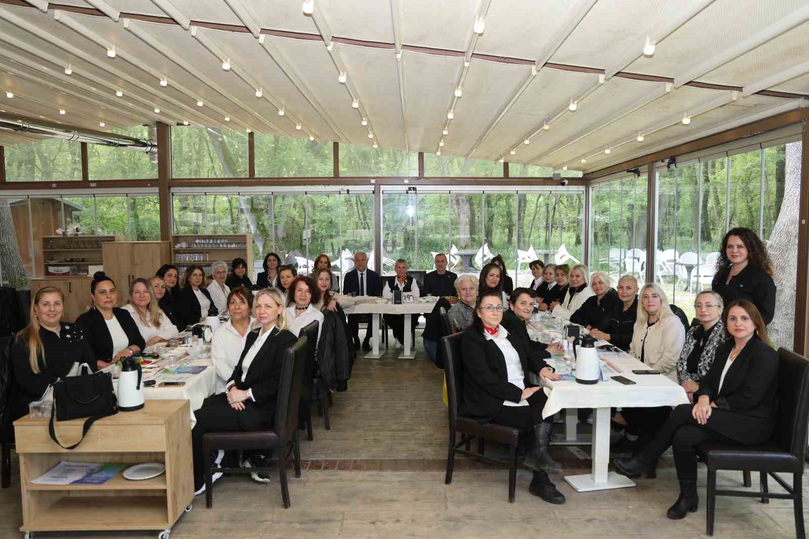 Cumhuriyet Kadınları Bandosu&rsquo;na plaket
