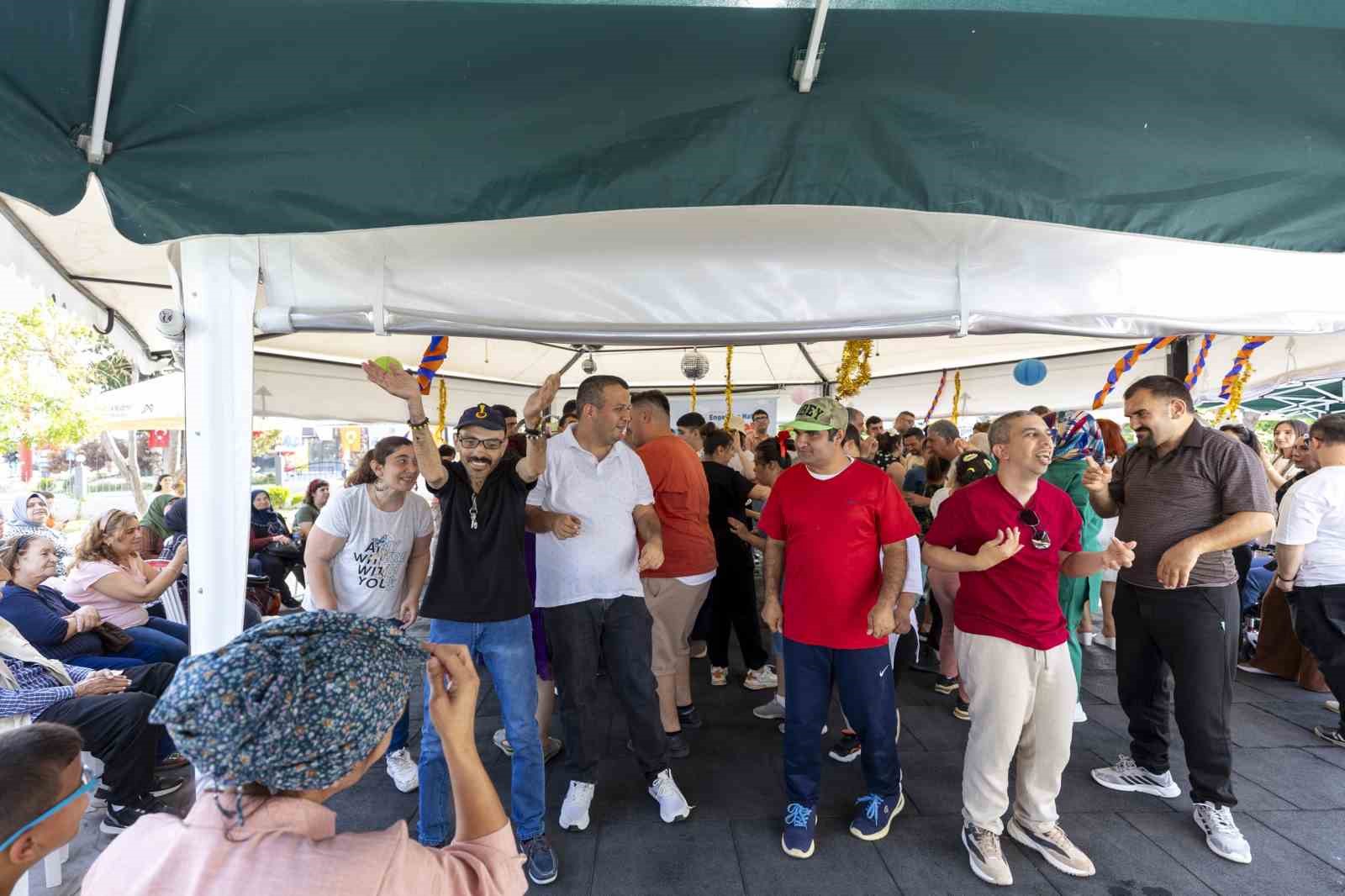 Özel bireyler nostaljik partide buluştu