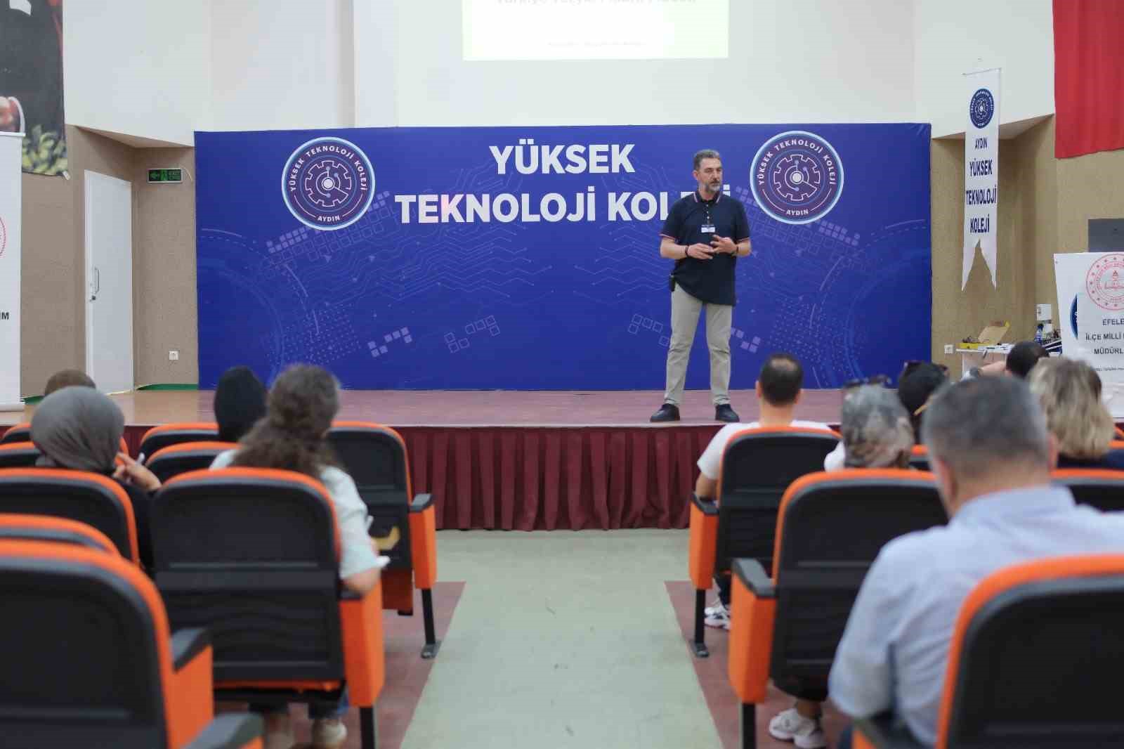 Aydın’da eğitimcilere ‘yapay zeka araçlarının kullanımı’ semineri