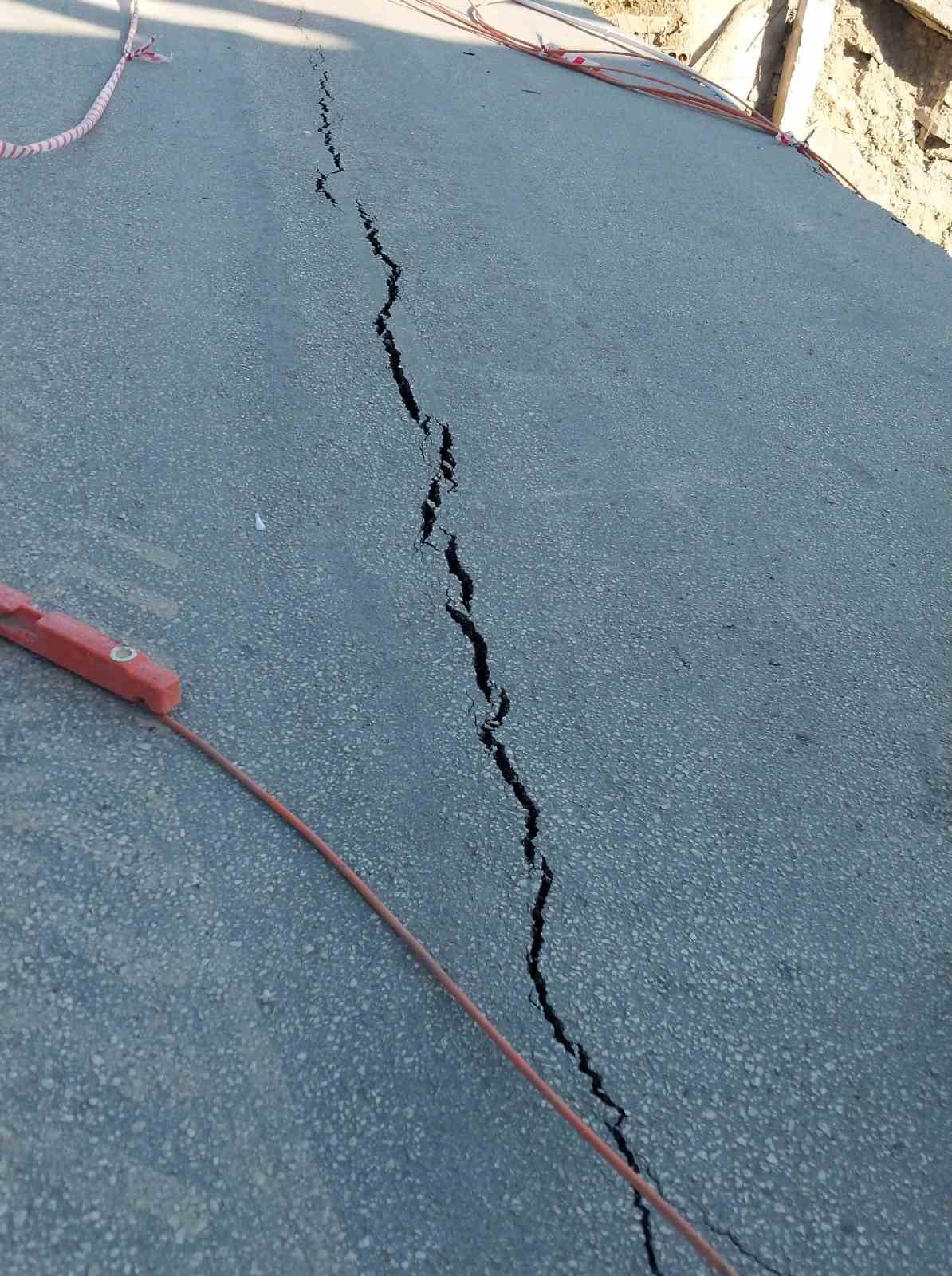 Mutta kpr ve yol ksmen kt, evre esnaf madur oldu
