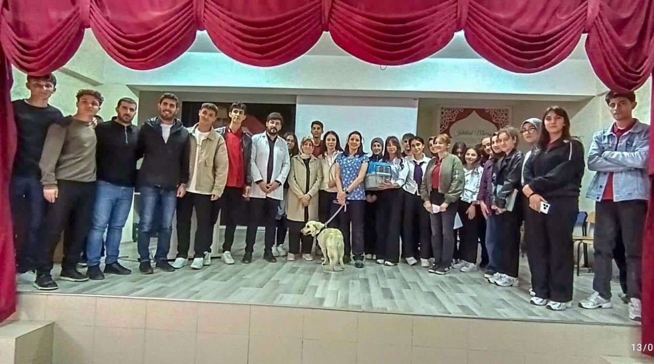 Van Büyükşehir Belediyesi öğrencileri sokak hayvanları hakkında bilgilendirdi