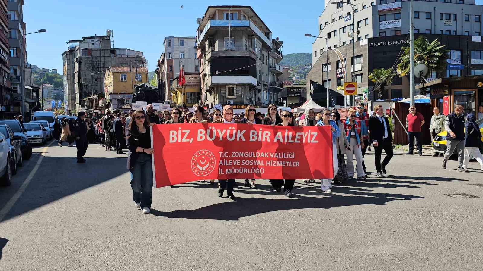 Zonguldak’ta "Aile Yılı" kortejiyle başladı, "Gençlik Haftası" coşkusuyla devam etti