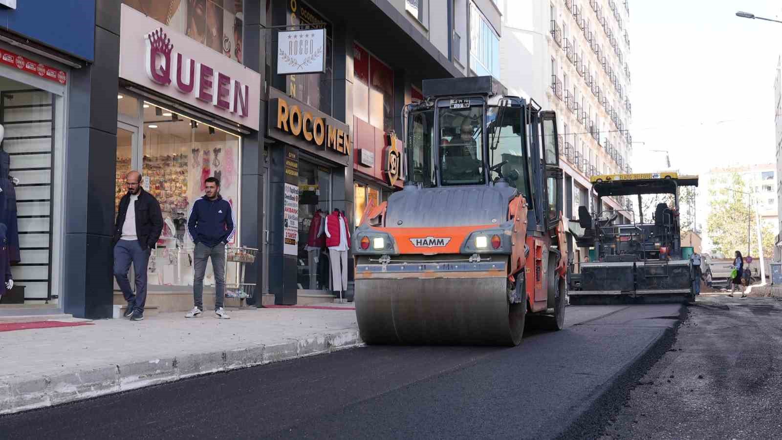 Elazığ’da asfaltlama çalışmaları sürüyor
