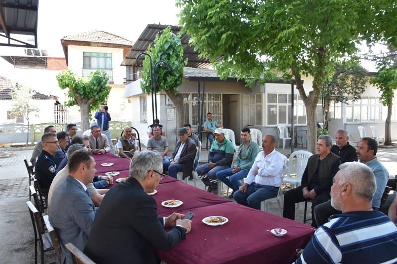 Salihli Kaymakamı G&uuml;ldoğan, Mersinli, Derbent ve Karaoğlanlı&rsquo;da talepleri dinledi
